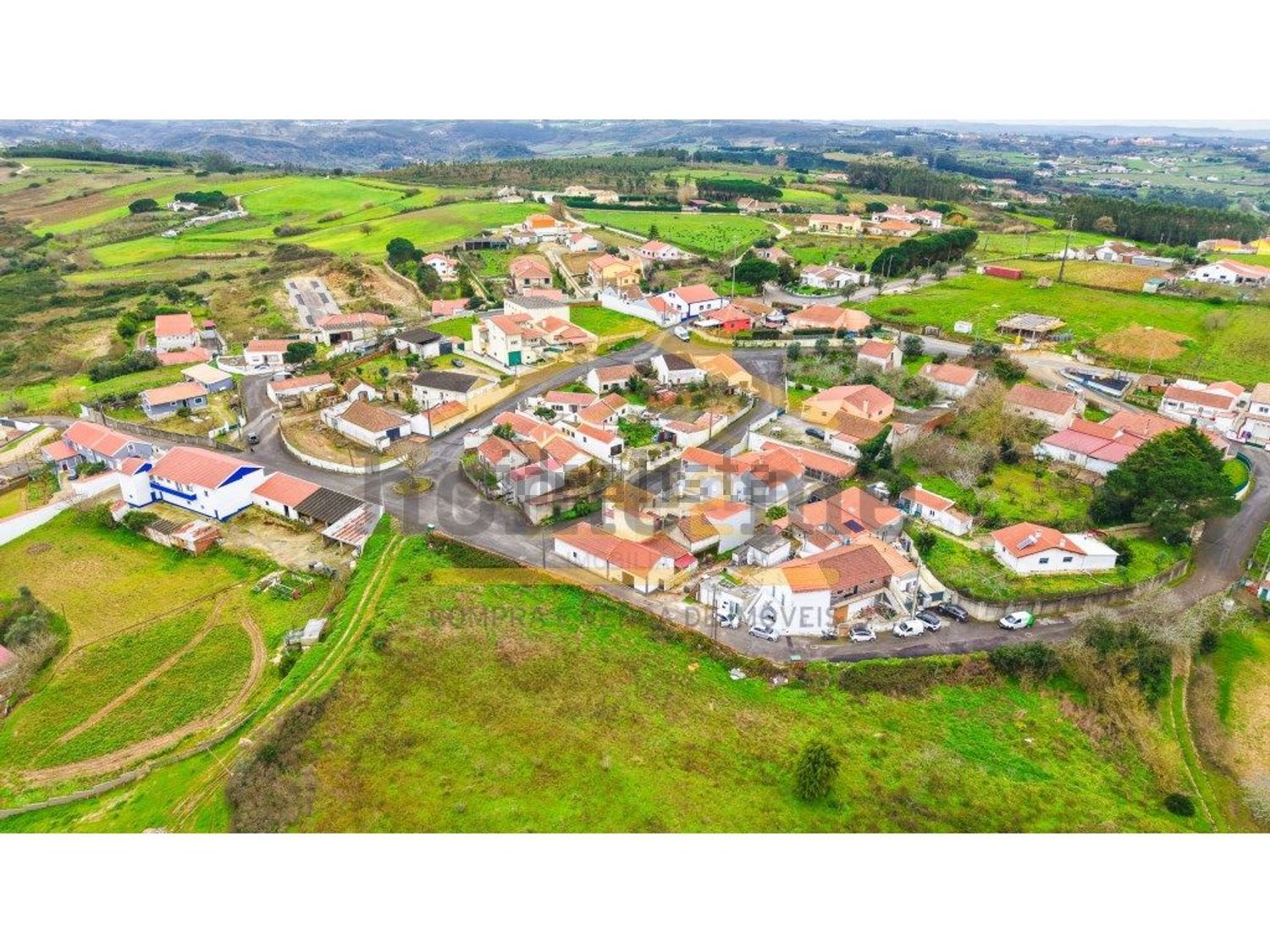 小楼房或独栋别墅出售在São Quintino - 照片