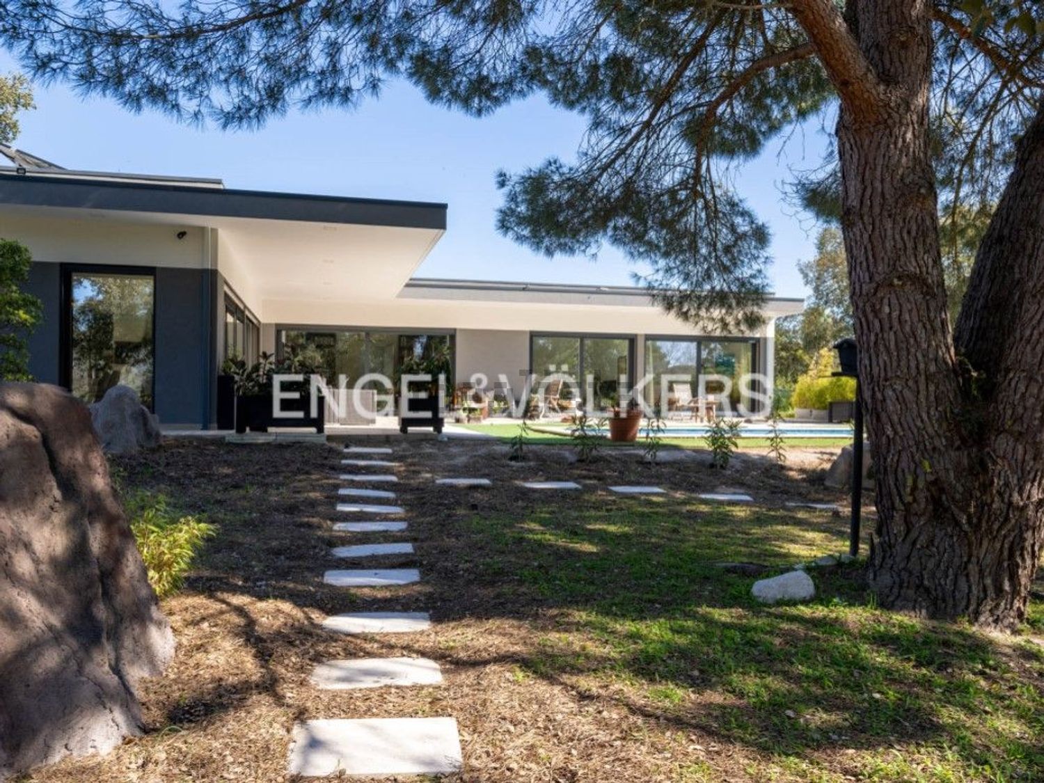 小楼房或独栋别墅出售在Avenida do Montado, 39 - 外立面