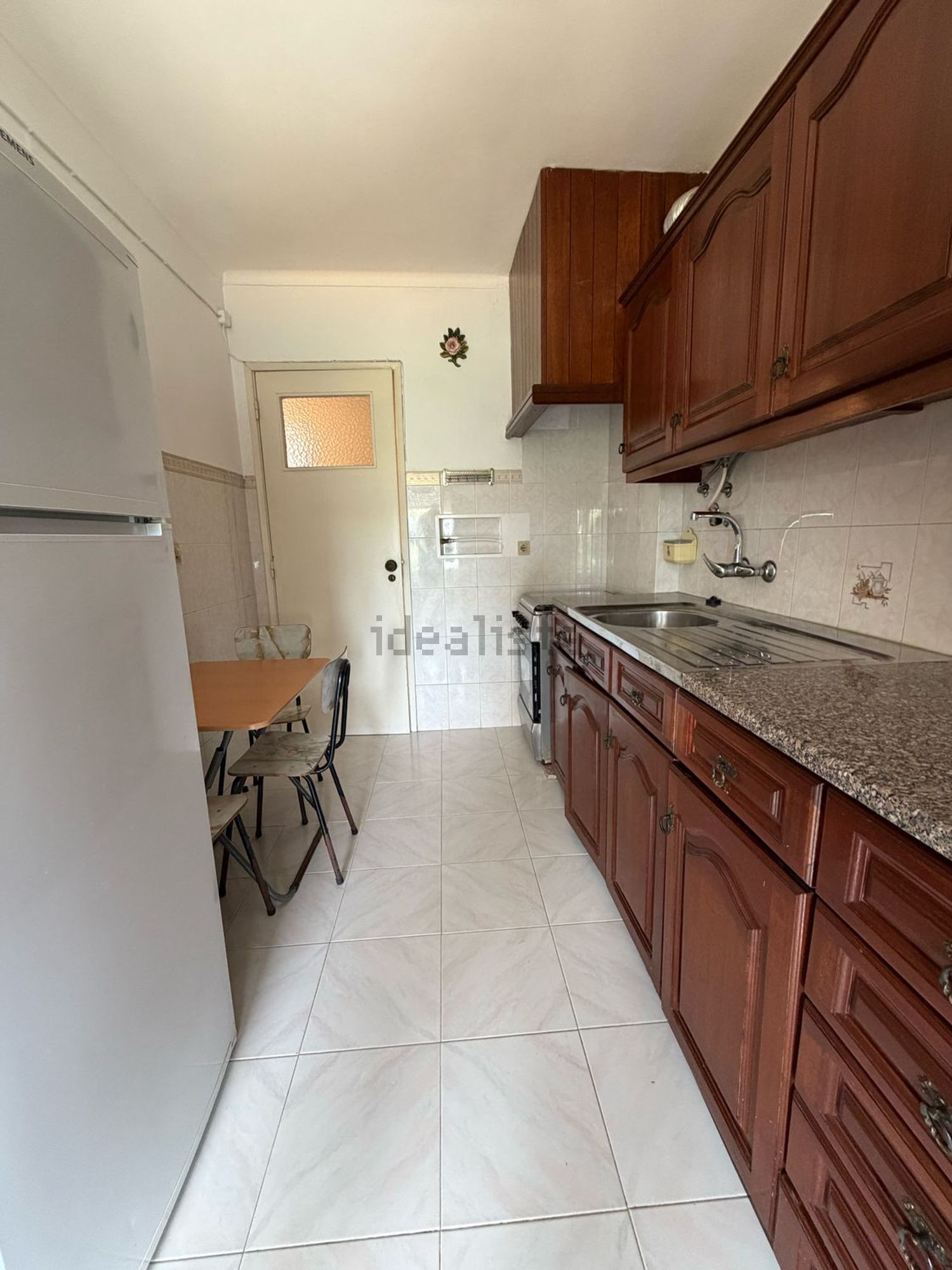 公寓 t2出售在Rua Cidade da Beira, 14 - 厨房