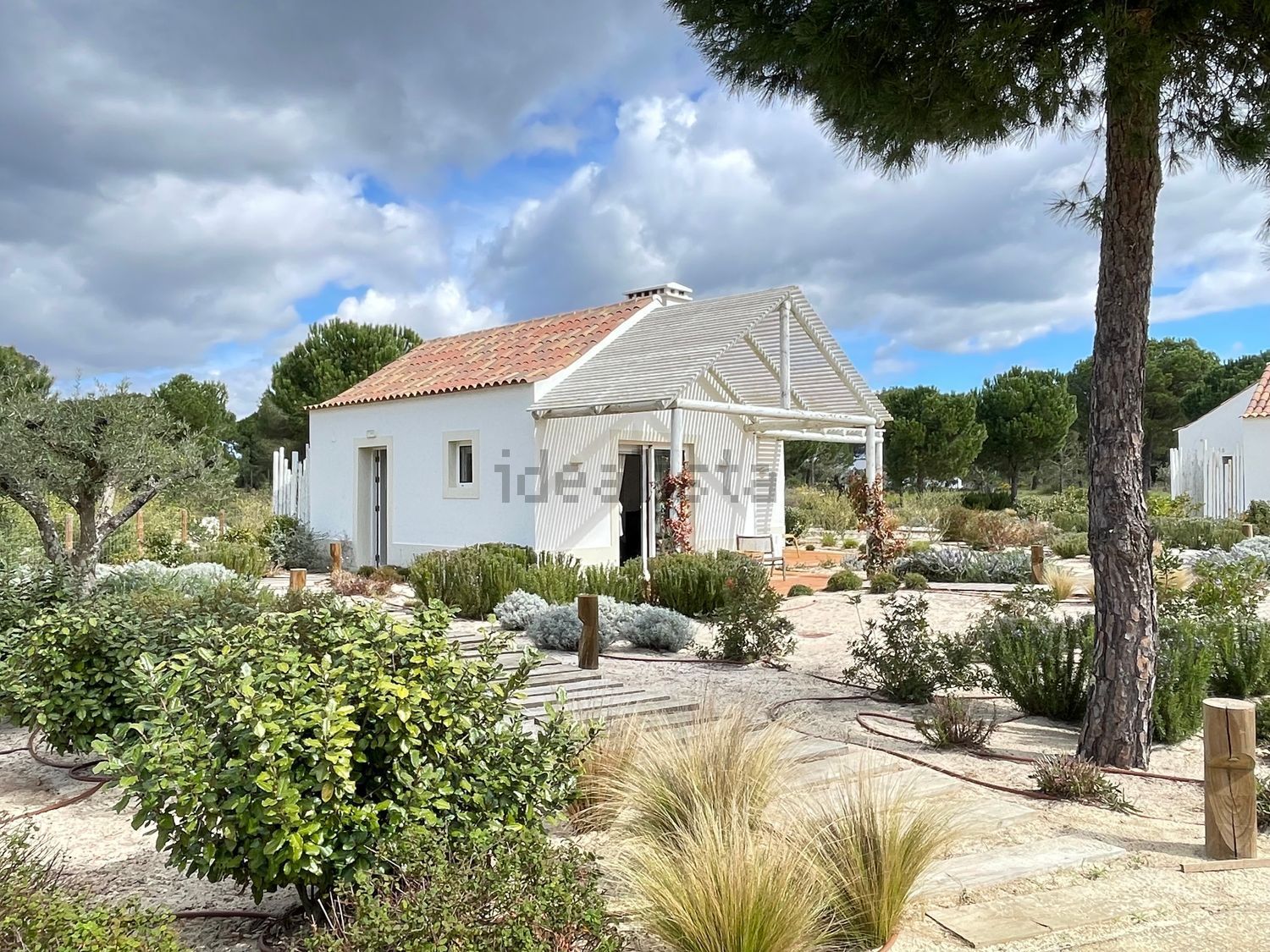 小楼房或独栋别墅出售Authentic Bicas s/n - 外立面