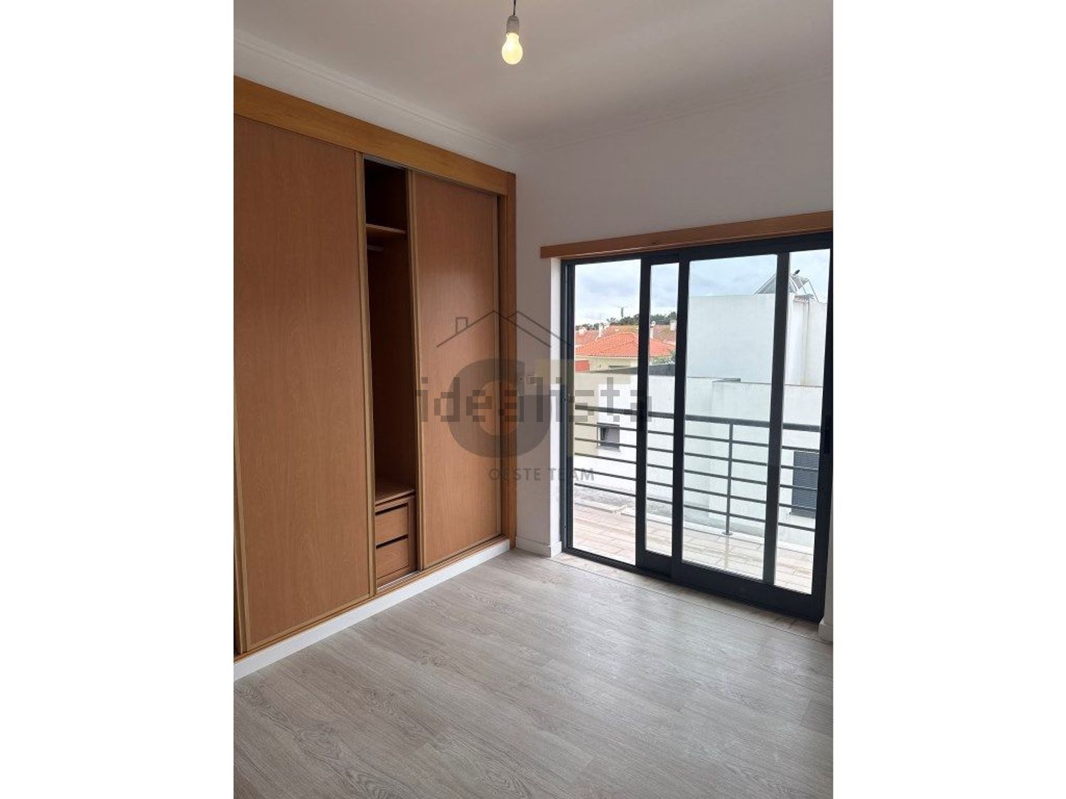 小楼房或独栋别墅出售在Rua Pulido Valente, 14 - 居住