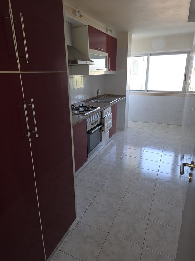 公寓 t3出售在Santo António dos Cavaleiros e Frielas