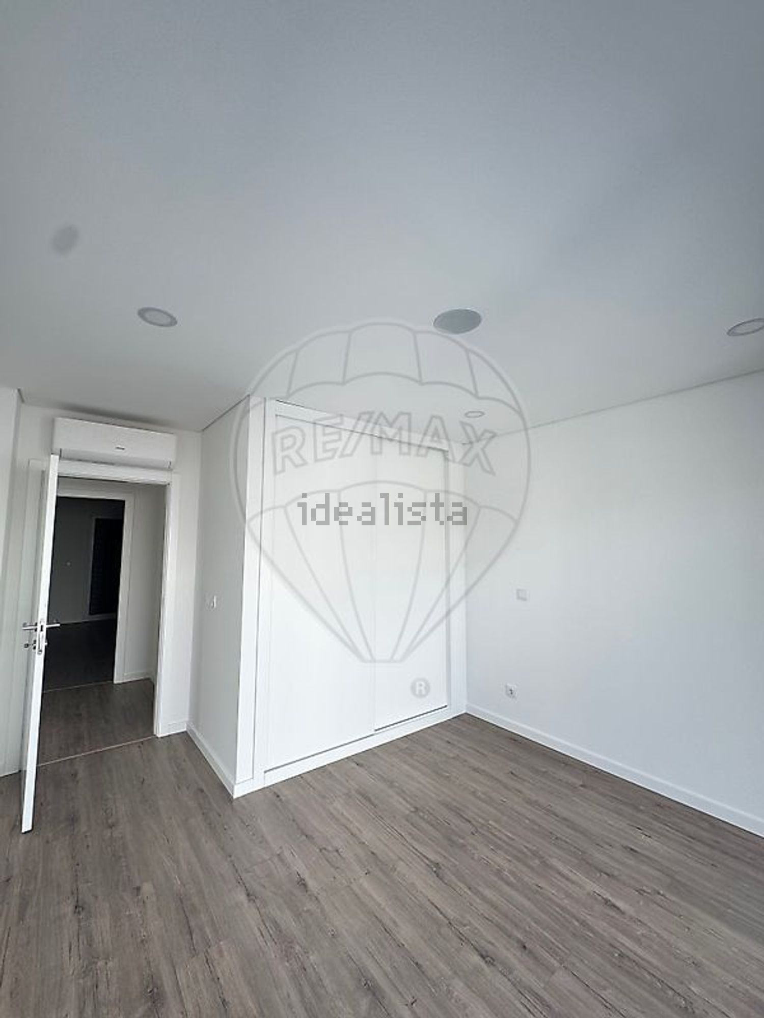 小楼房或独栋别墅出售在Alameda Miguel Torga - 居住