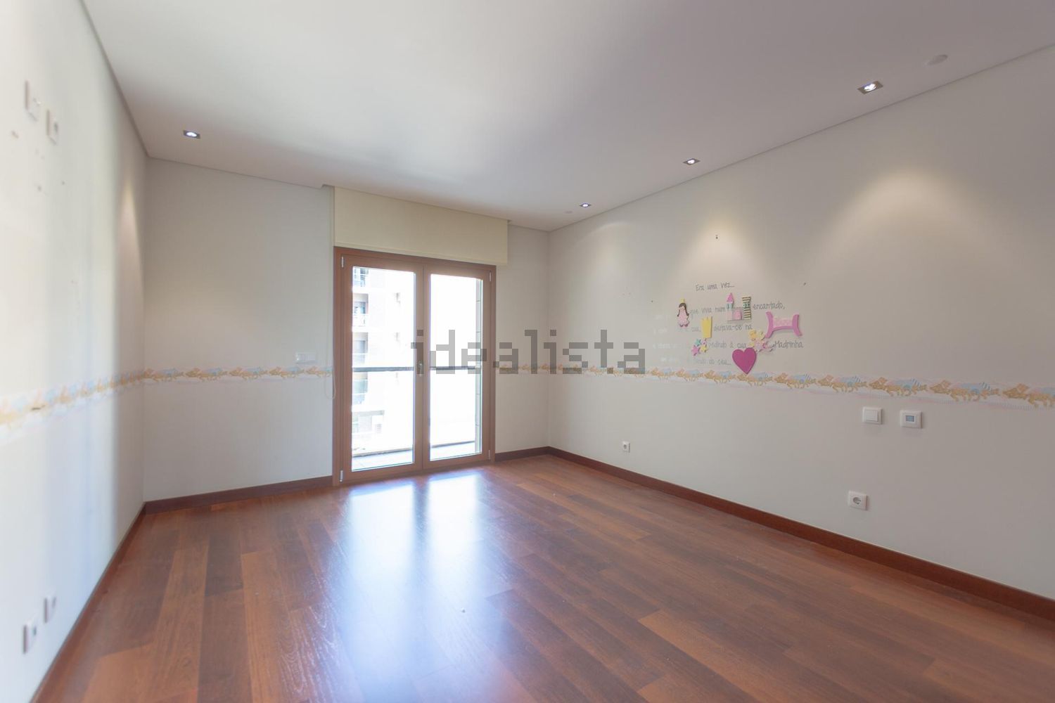 出租公寓 t4在Rua Marechal Gomes da Costa, 3 - 居住