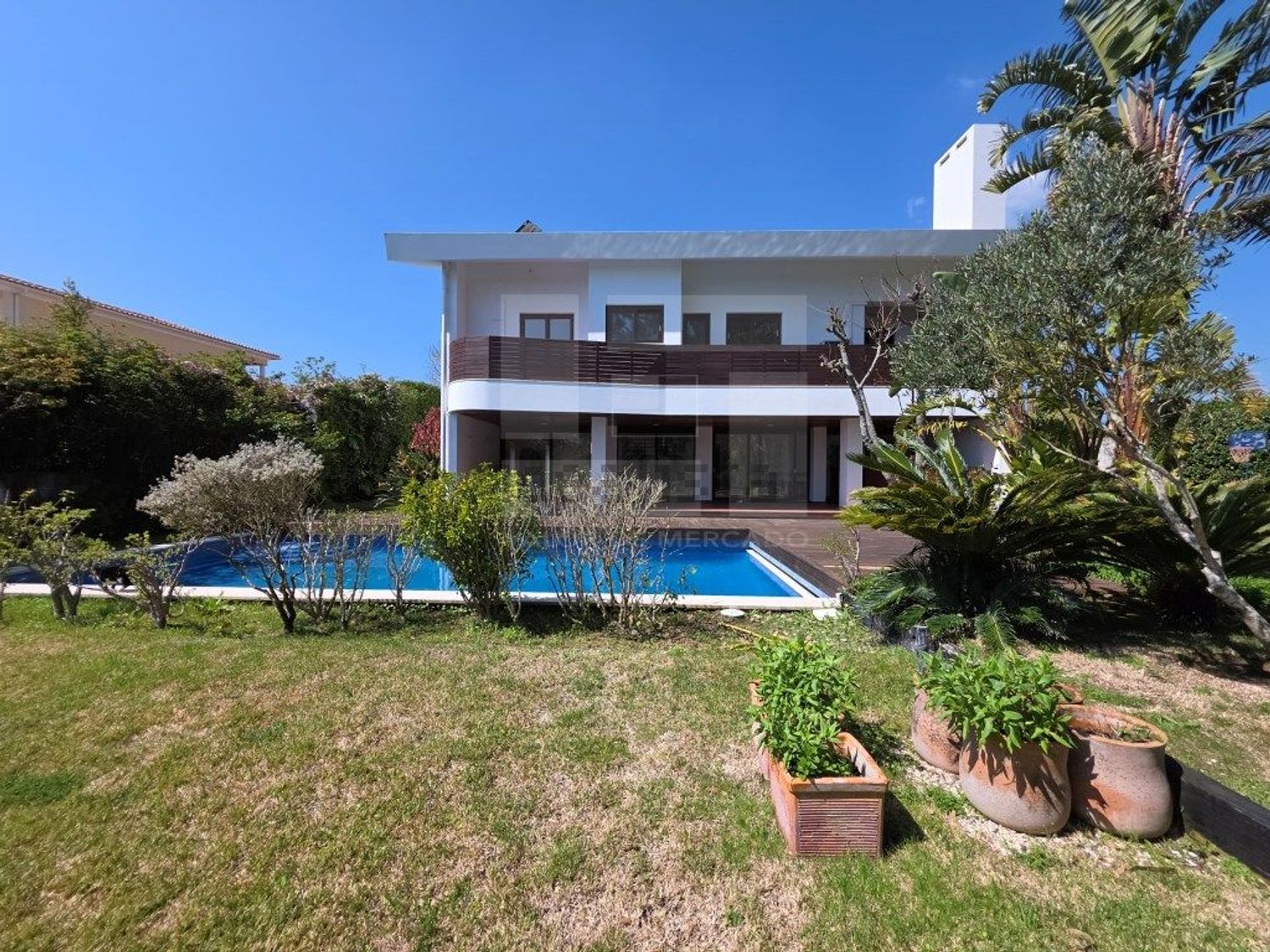 出租小楼房或独栋别墅在Rua Mato da Mina, 22 - 游泳池