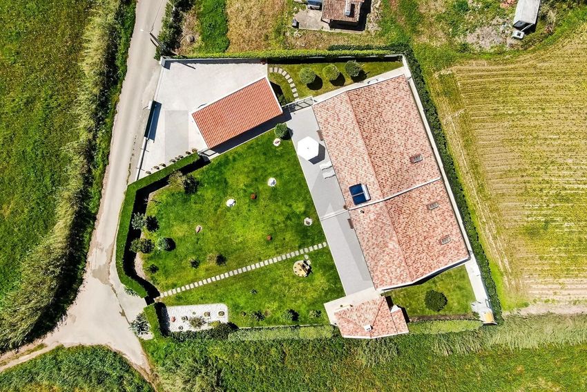 小楼房或独栋别墅出售在Rua de Cambelas