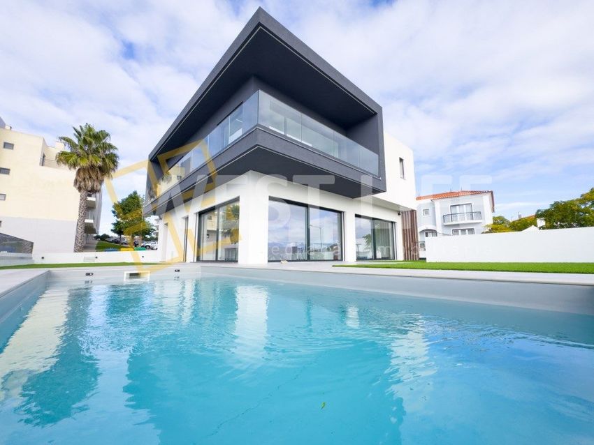 小楼房或独栋别墅出售在Centro