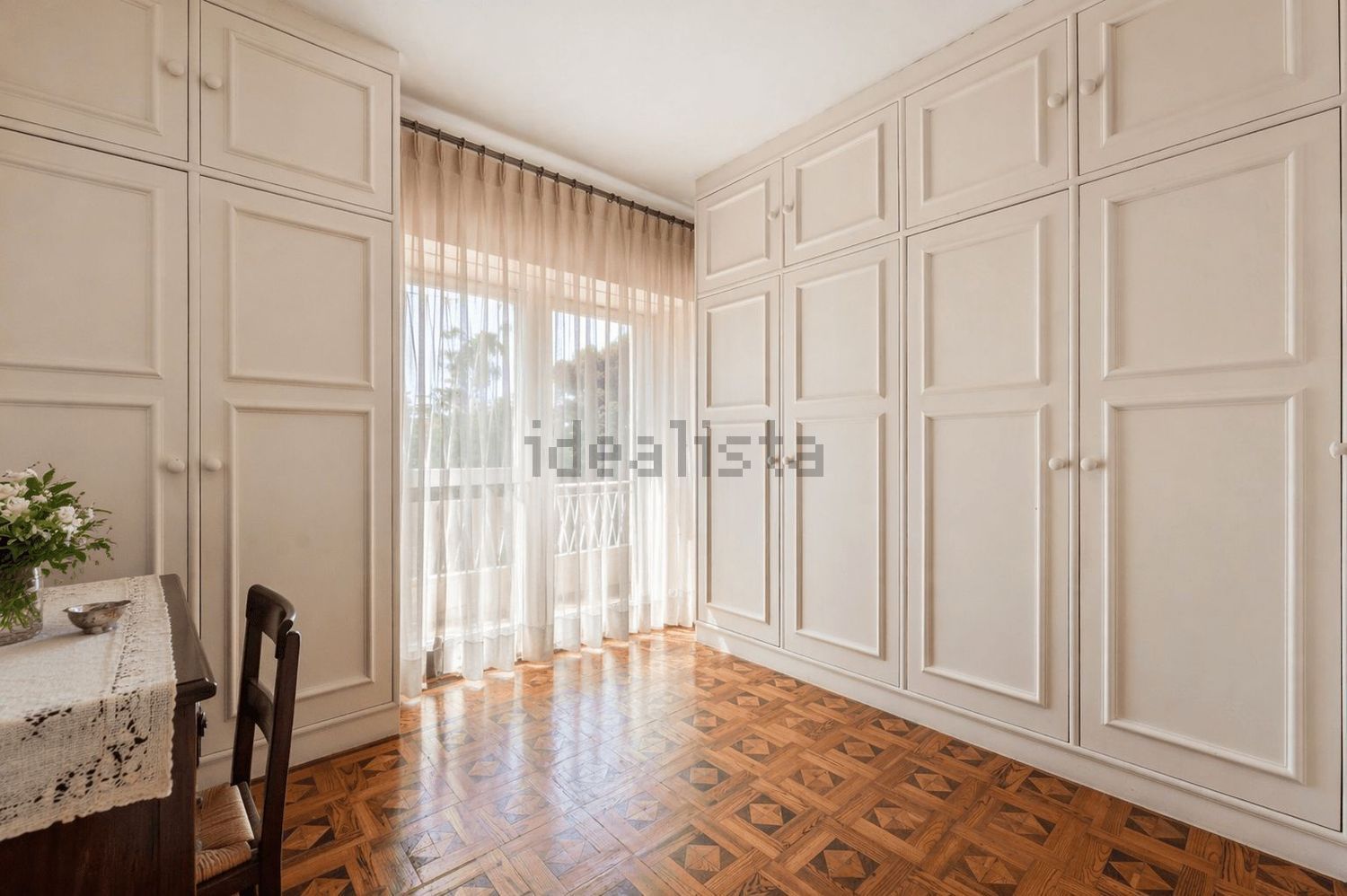 小楼房或独栋别墅出售在Avenida Marechal Carmona - 卧室