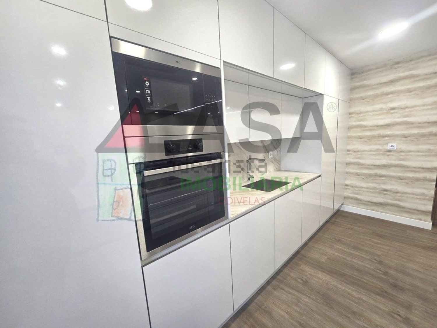 公寓 t2出售在Avenida Doutor António Silva Marques, 10 - 厨房