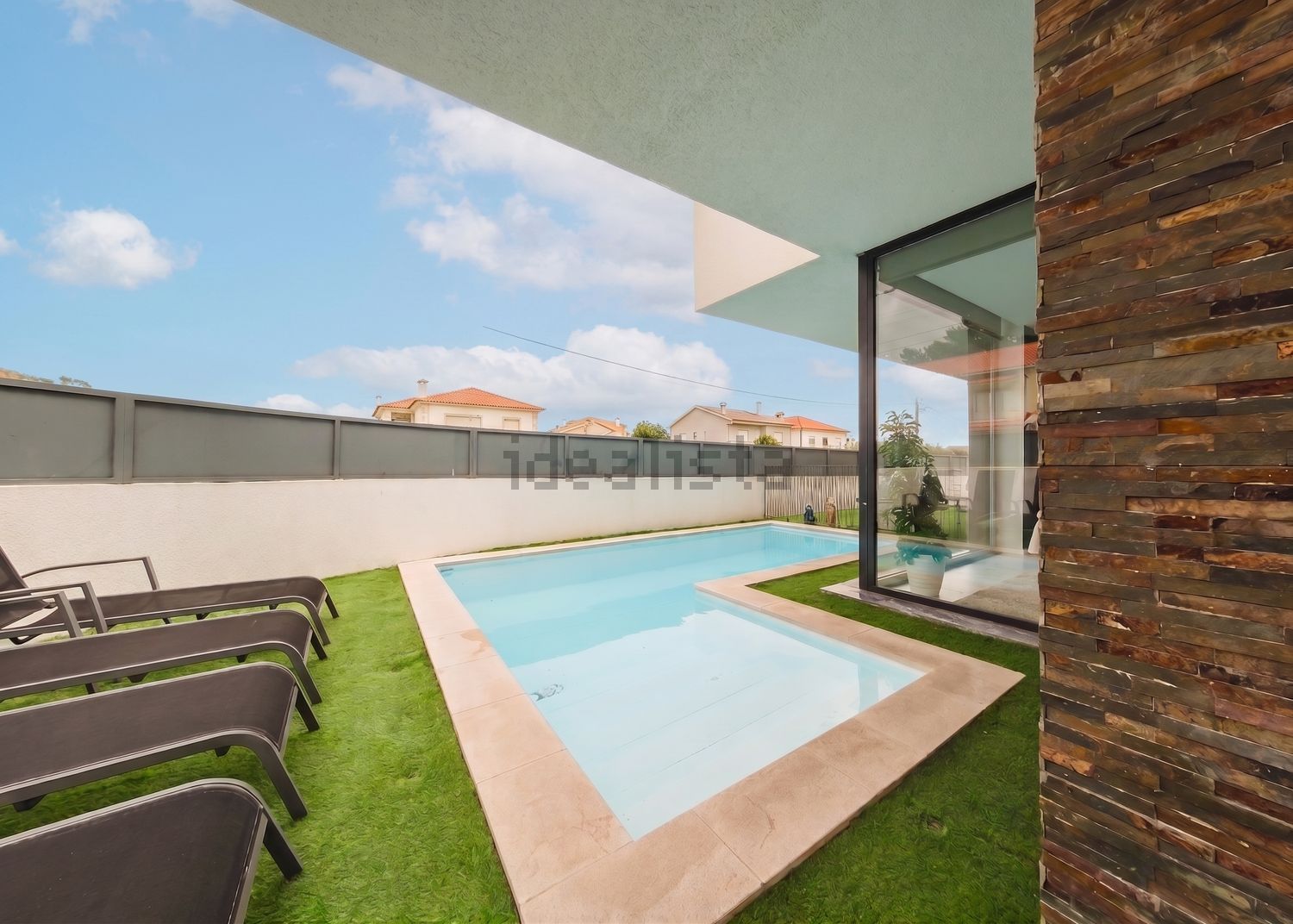 小楼房或独栋别墅出售在Redondos - 游泳池