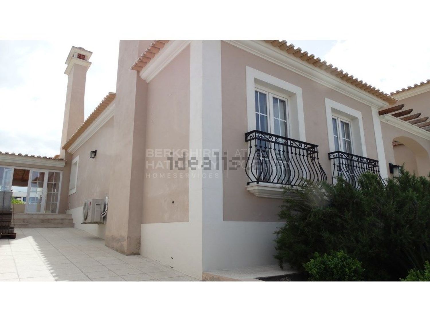 小楼房或独栋别墅出售在Porto Covo - 外立面