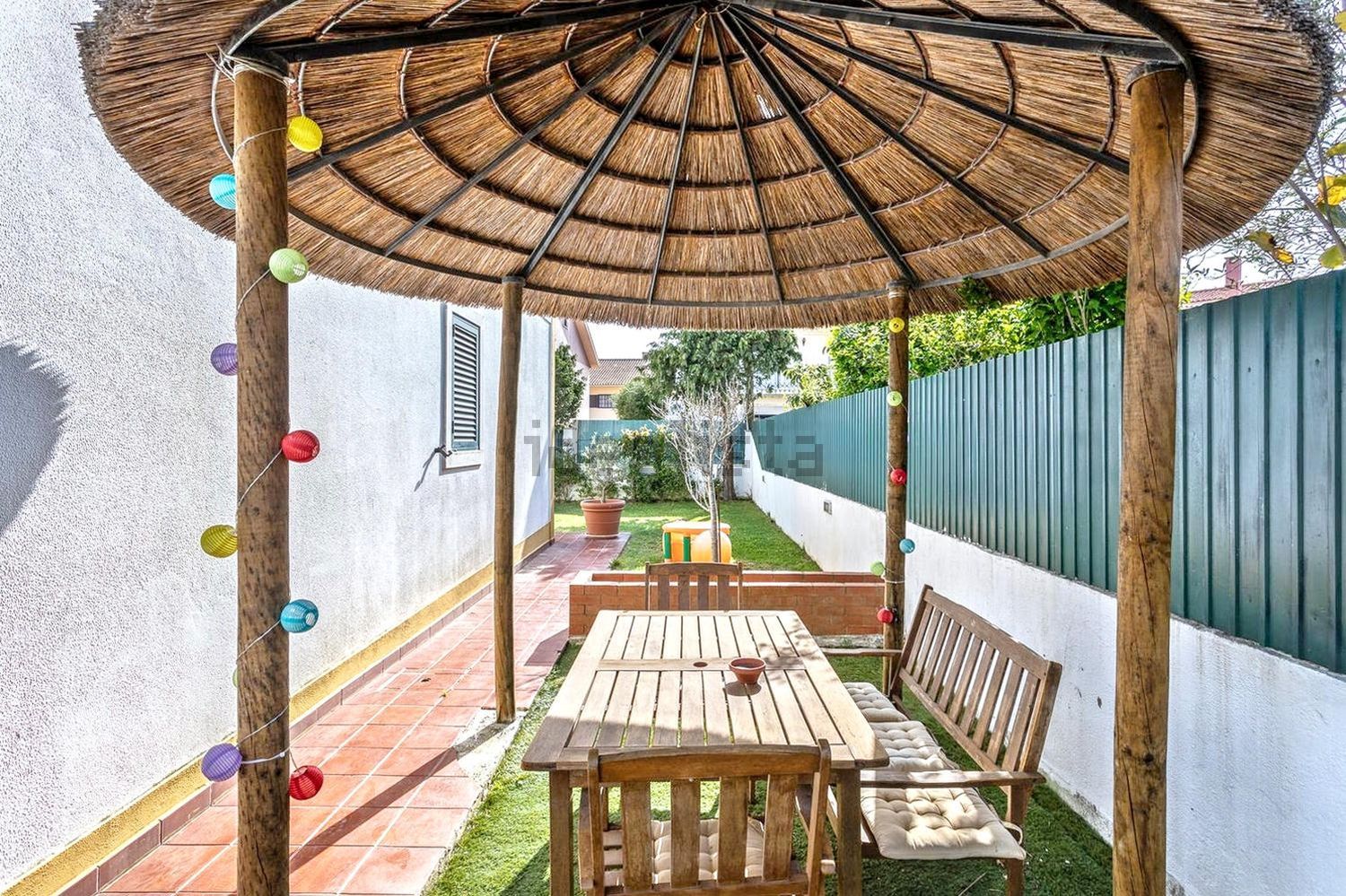 小楼房或独栋别墅出售在Rua dos Pintassilgos, 3 - 花园