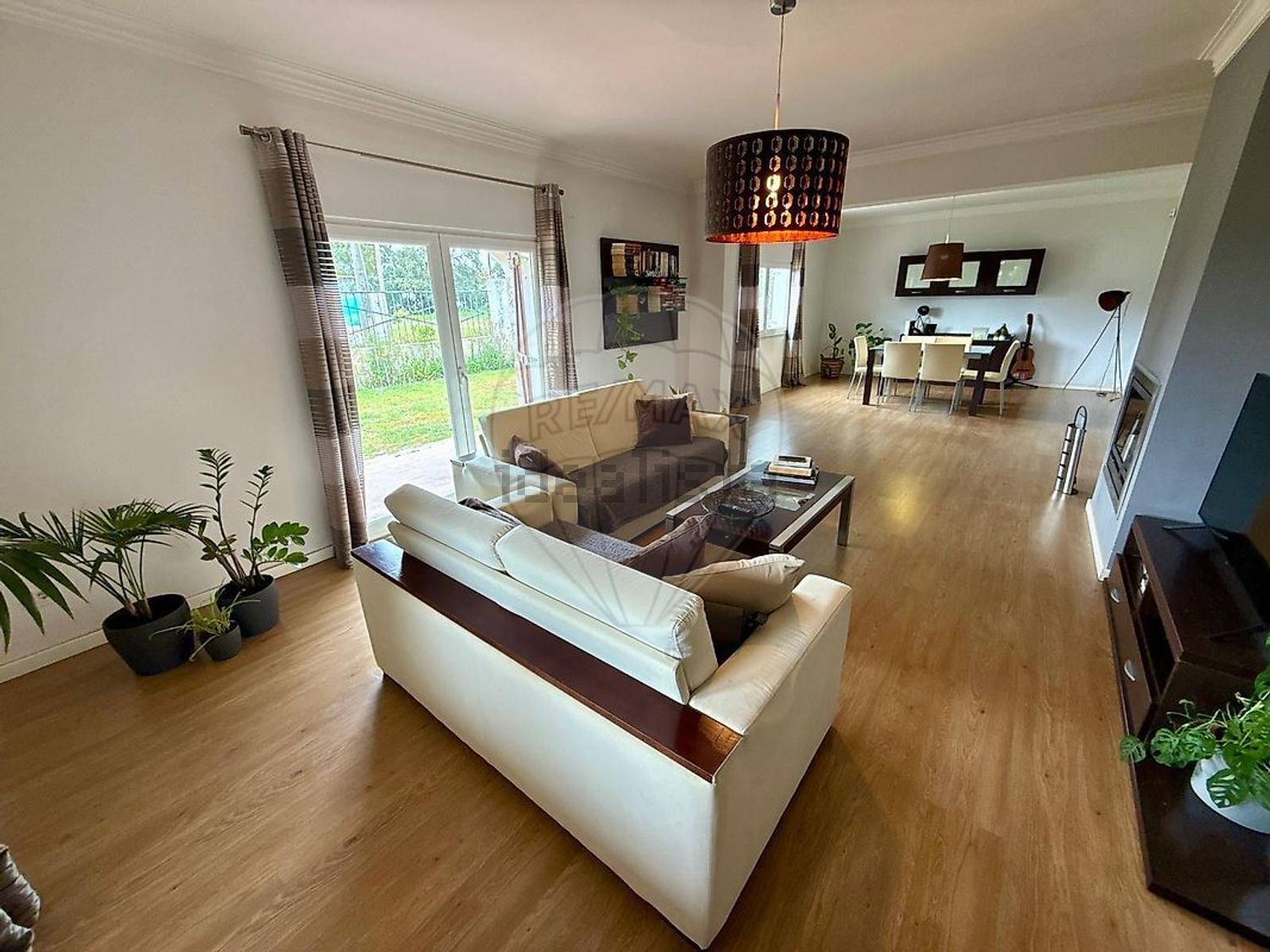 小楼房或独栋别墅出售在Rua 18 - 客厅