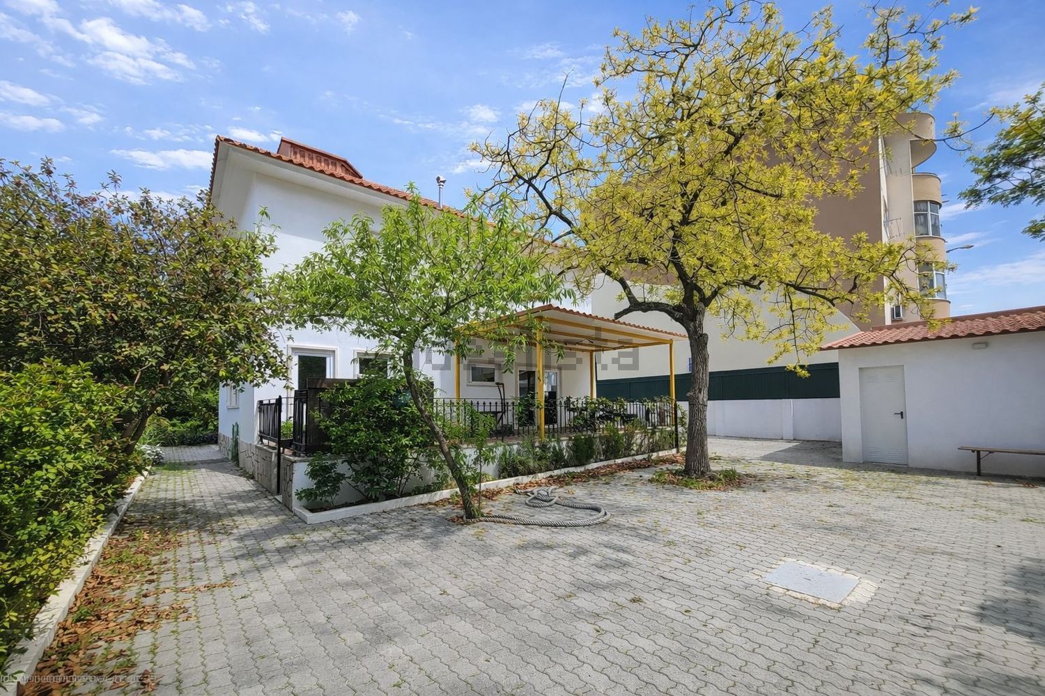 小楼房或独栋别墅出售在Estrada Nacional 10 - 外立面