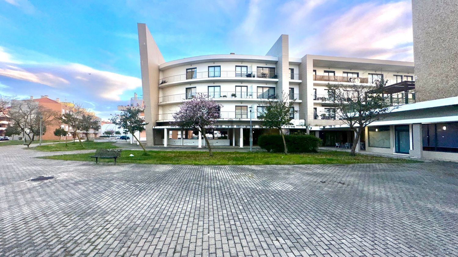 公寓 t4出售在Avenida Natália Correia - 外立面