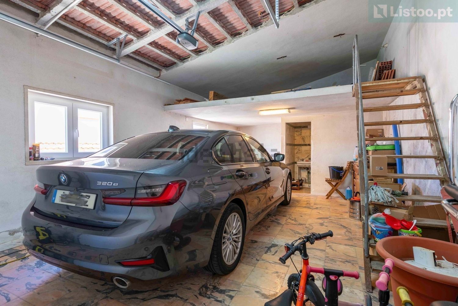 小楼房或别墅出售在Rua Dom António Correia de Sá - 停车位