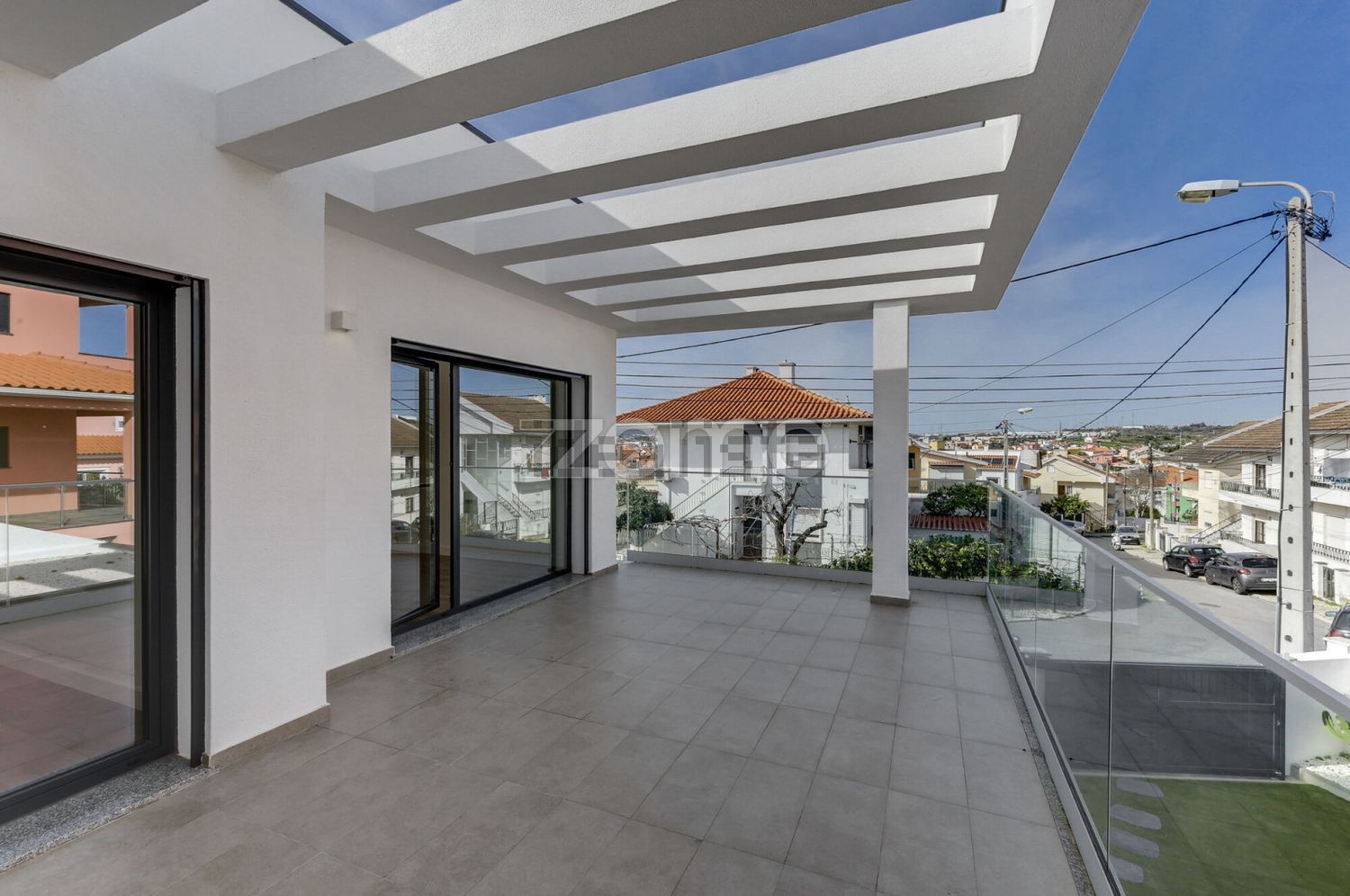 出租双拼别墅在Rua Portelas, 47 a - 门廊