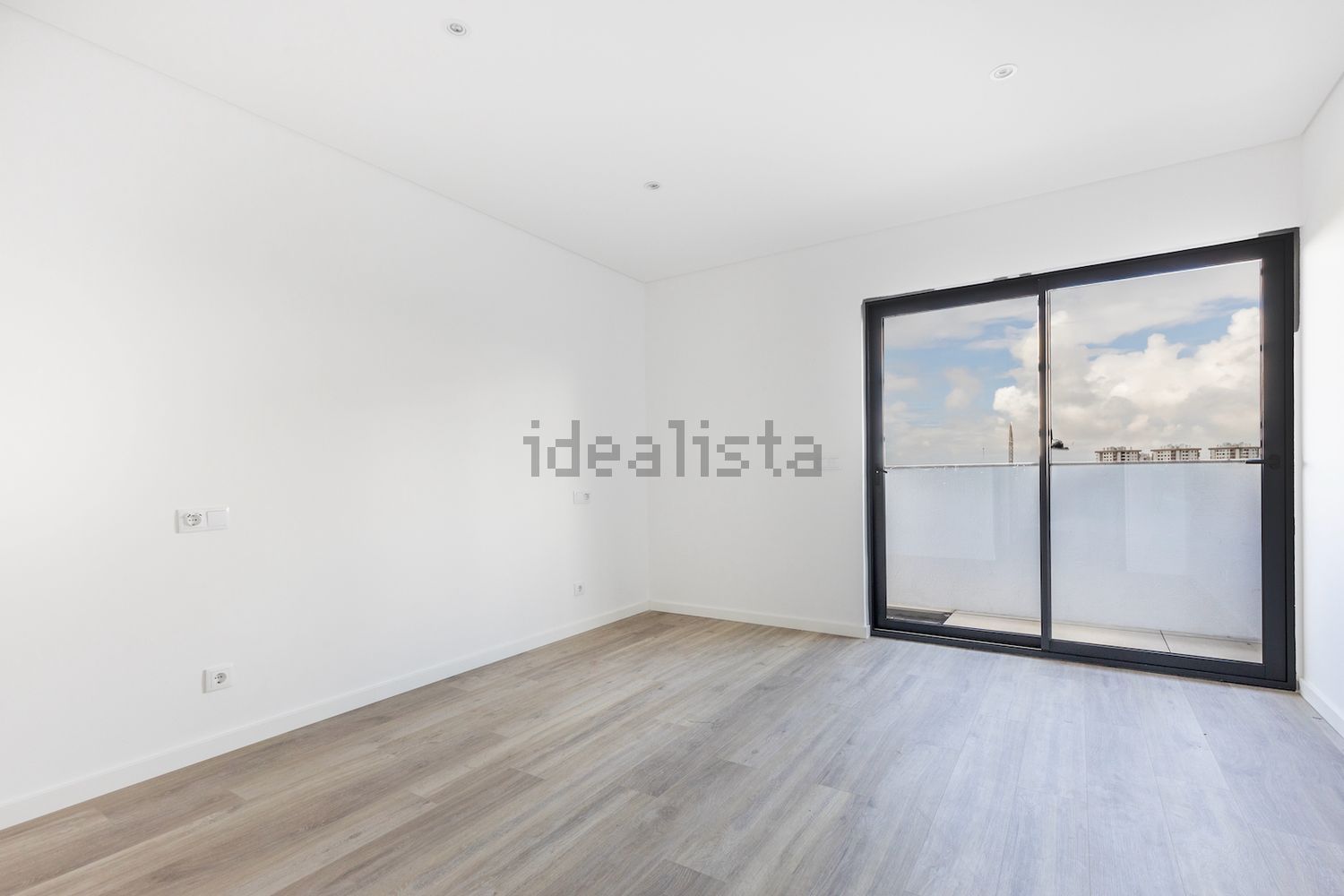 顶层公寓出售在Rua Nicolau Breyner, 9 - 居住