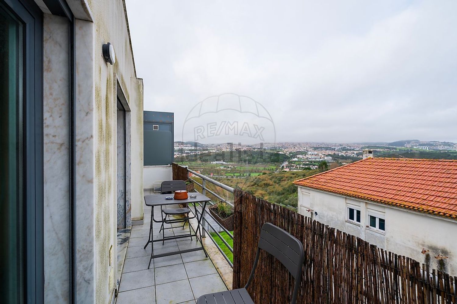 出租公寓 t2在Rua Heróis de Mucaba - 露台