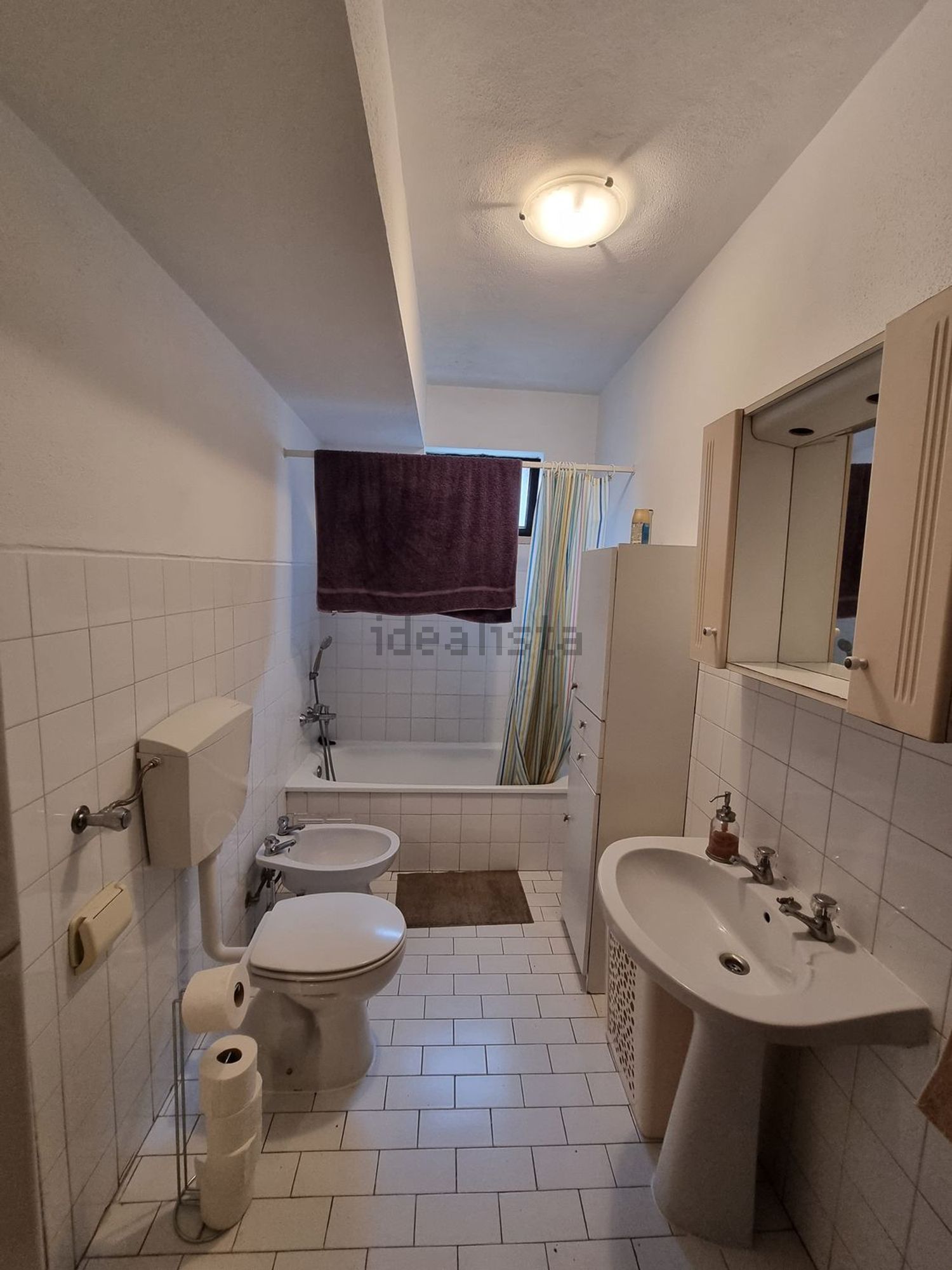 出租房间在Rua Mário Beirão, 9 - 卫生间