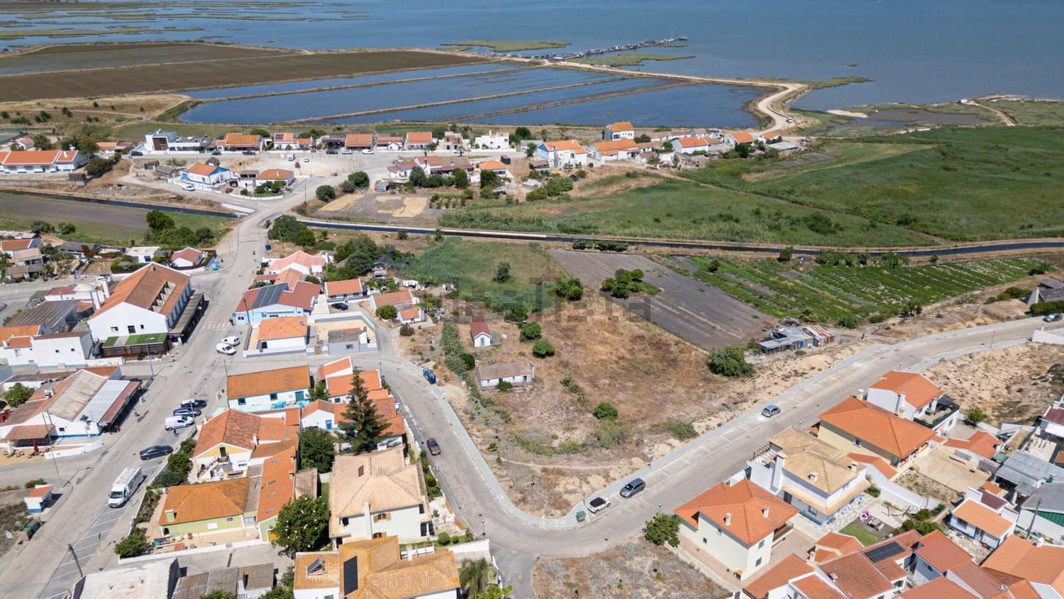 小楼房或独栋别墅出售在Estrada Sem Nome - 视线