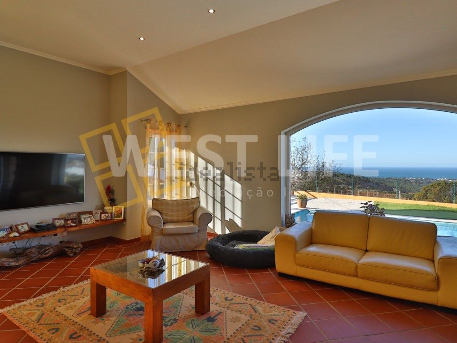 小楼房或独栋别墅出售在Vila de Colares - Mucifal - 客厅