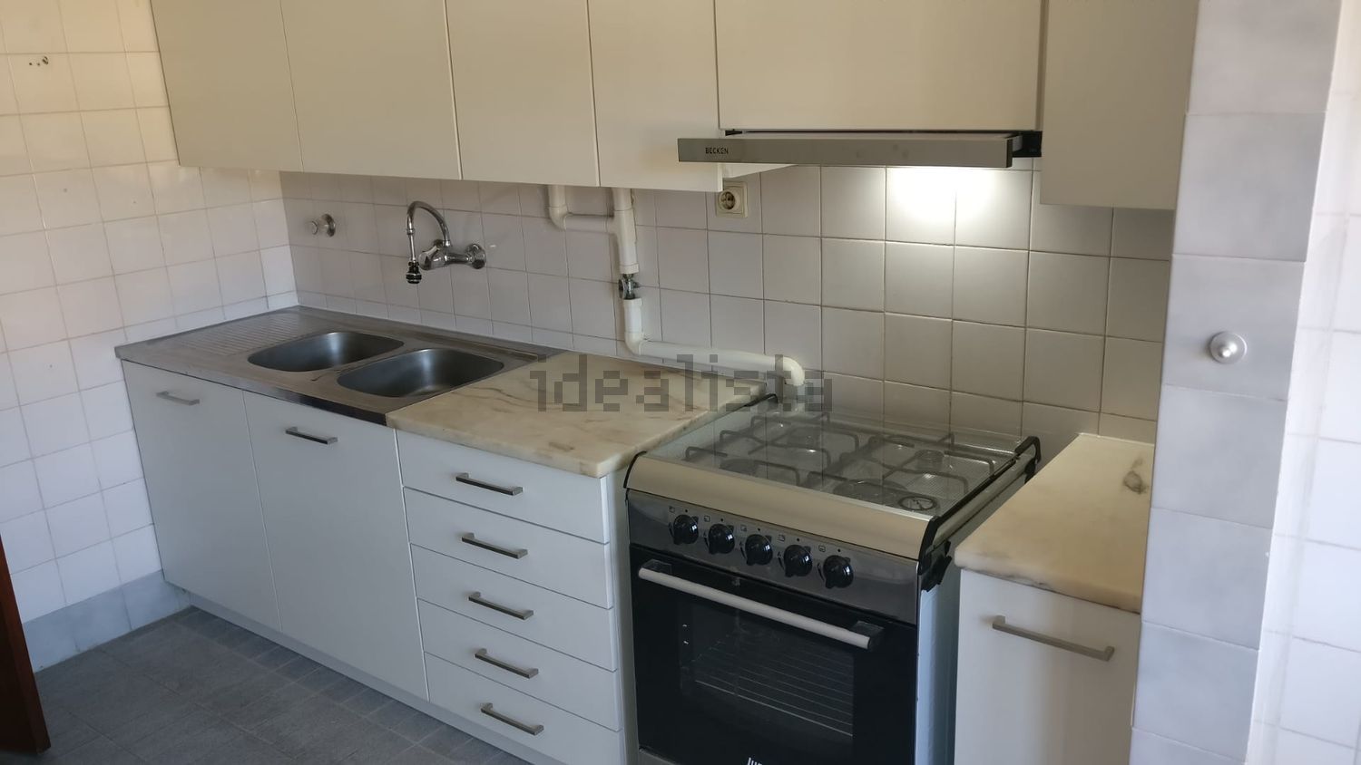 出租公寓 t2在Rua Professor Eduardo Cortesão, 20 - 厨房