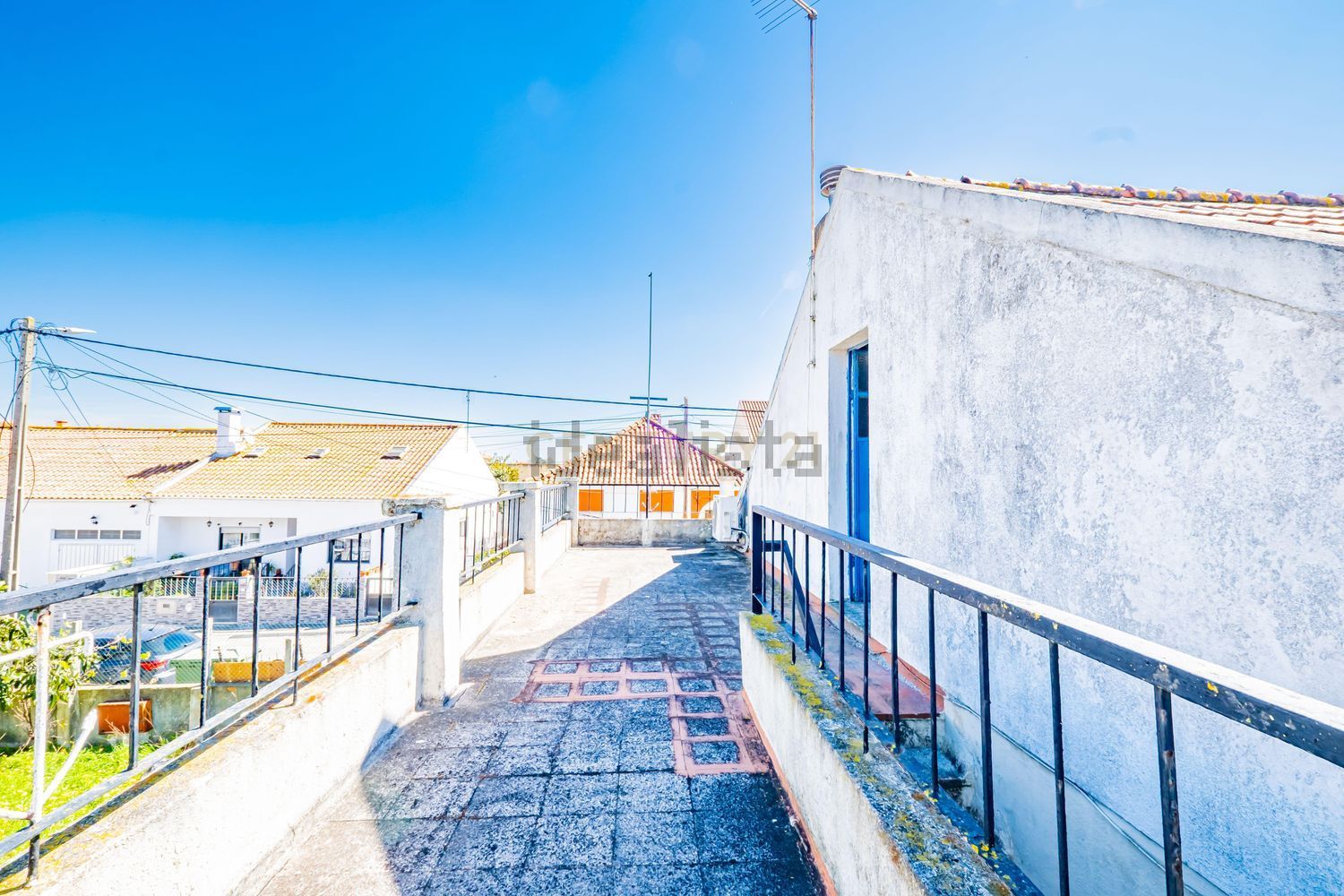 小楼房或独栋别墅出售在Rua General Humberto Delgado, 6 - 照片