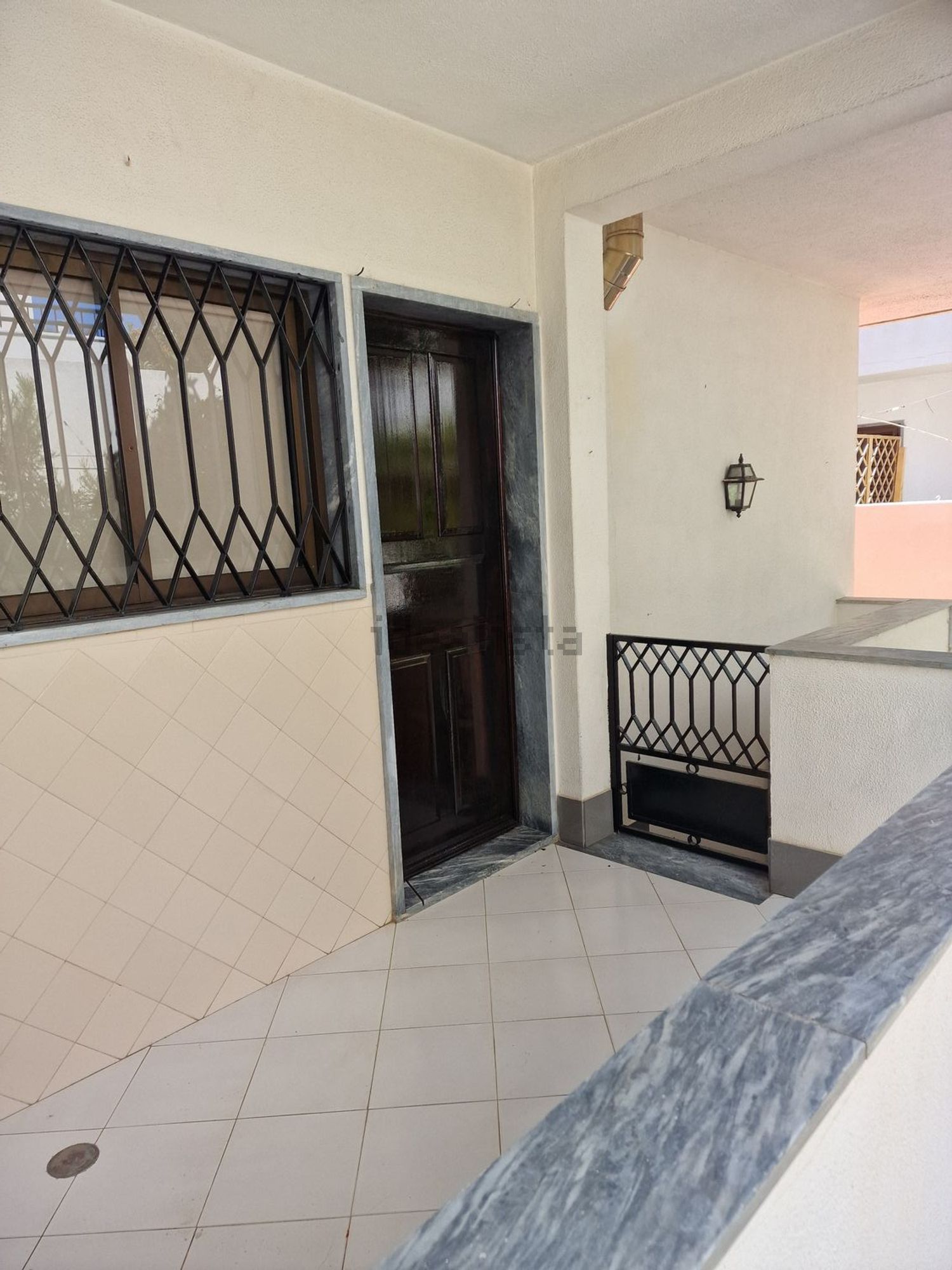 双拼别墅出售在Rua Fernando Namora, 6 - 阳台