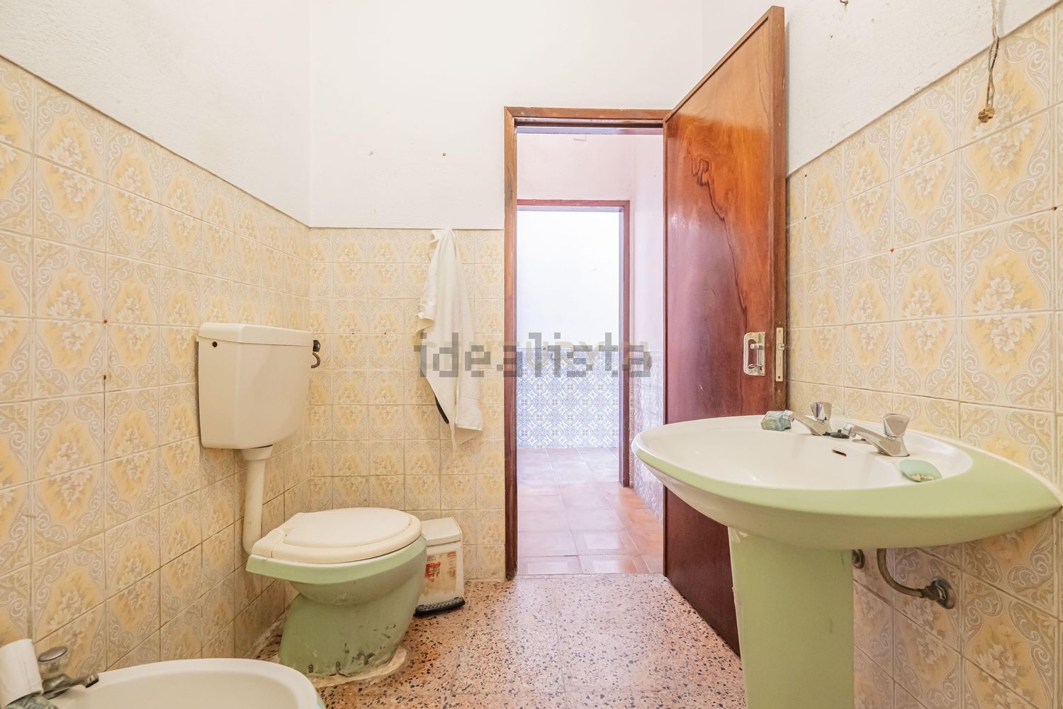 小楼房或独栋别墅出售在Rua General Humberto Delgado, 6 - 卫生间