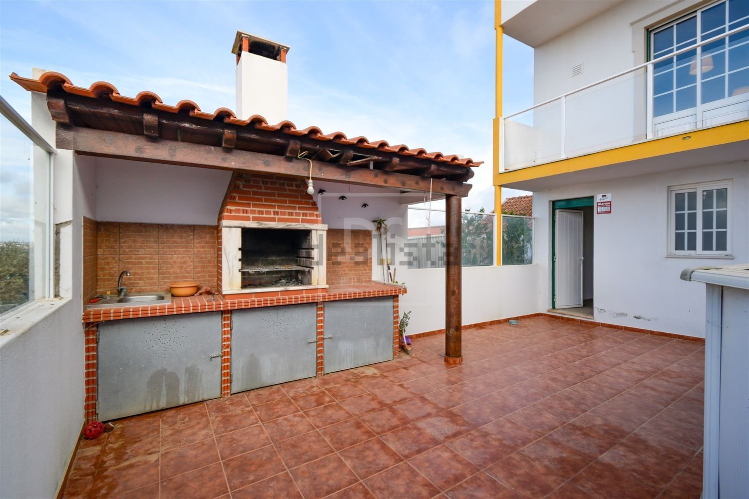 小楼房或独栋别墅出售在Praça Dom Lourenço Vicente, 18 - 院子