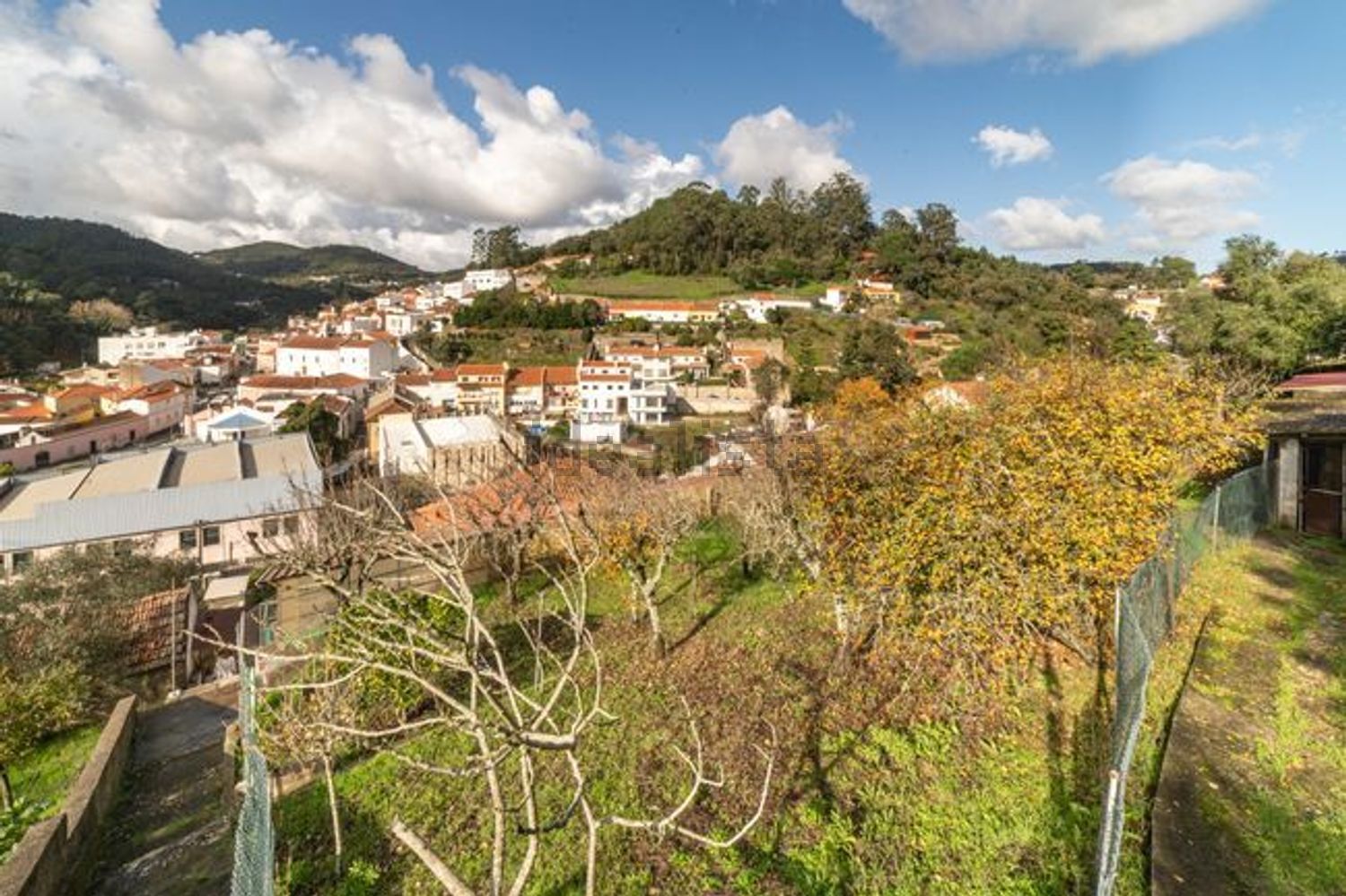 小楼房或独栋别墅出售在Travessa Linhas de Torres - 视线