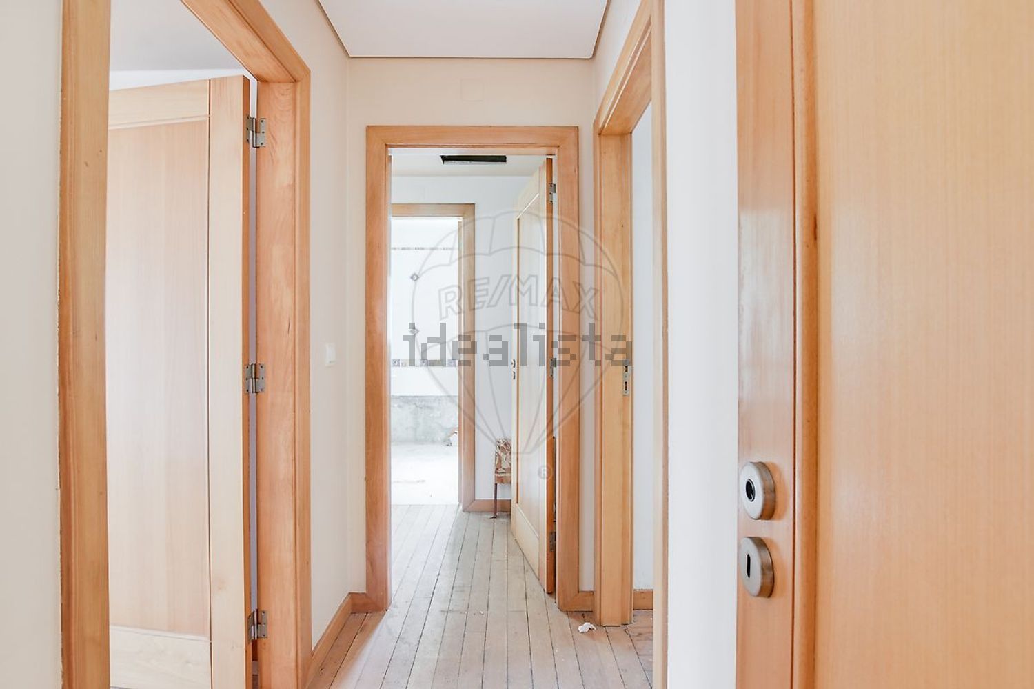 出租小楼房或独栋别墅在Marco Cabaço - Vale Cavala - 过道