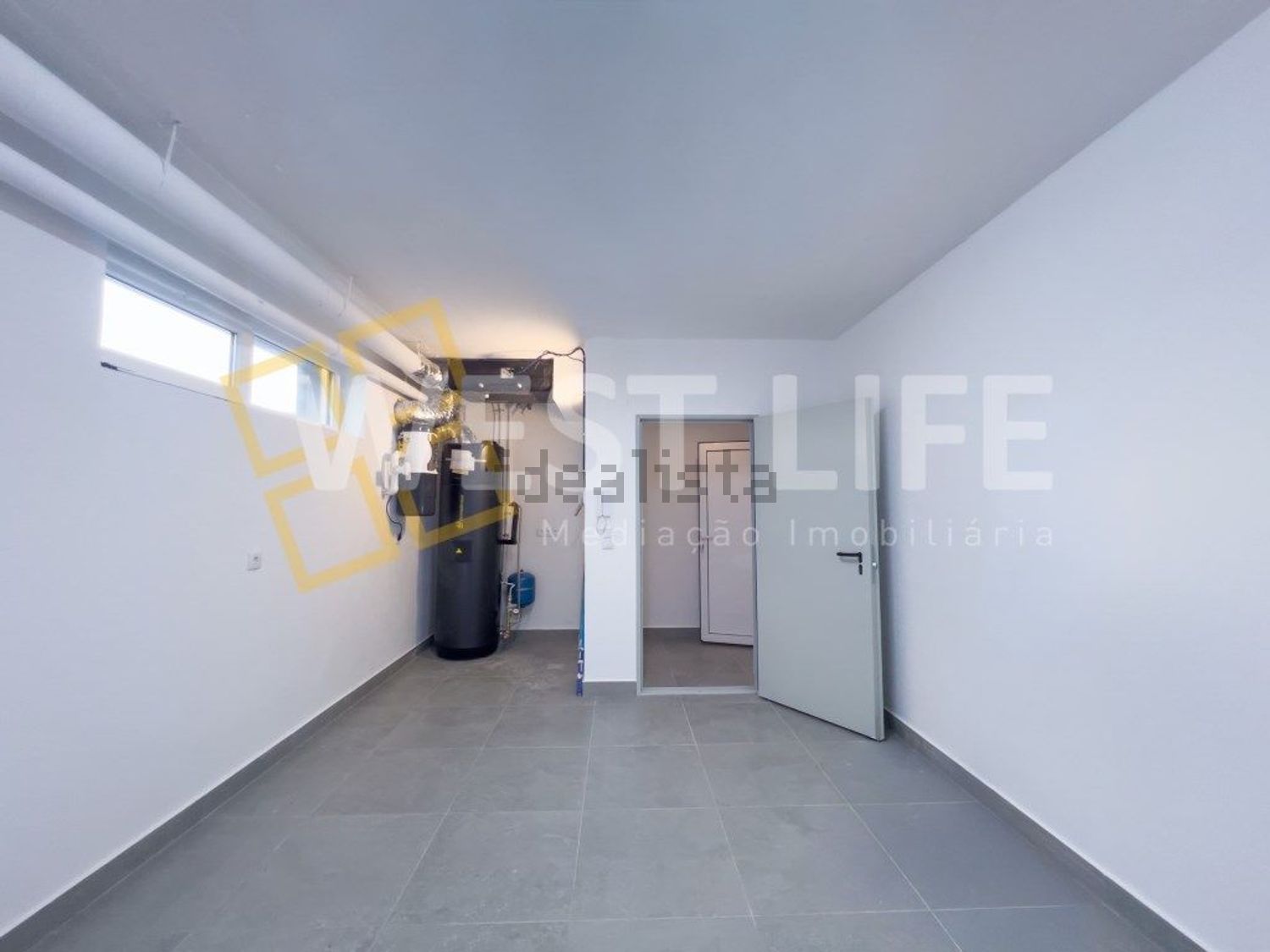 小楼房或独栋别墅出售在São Pedro da Cadeira - 过道