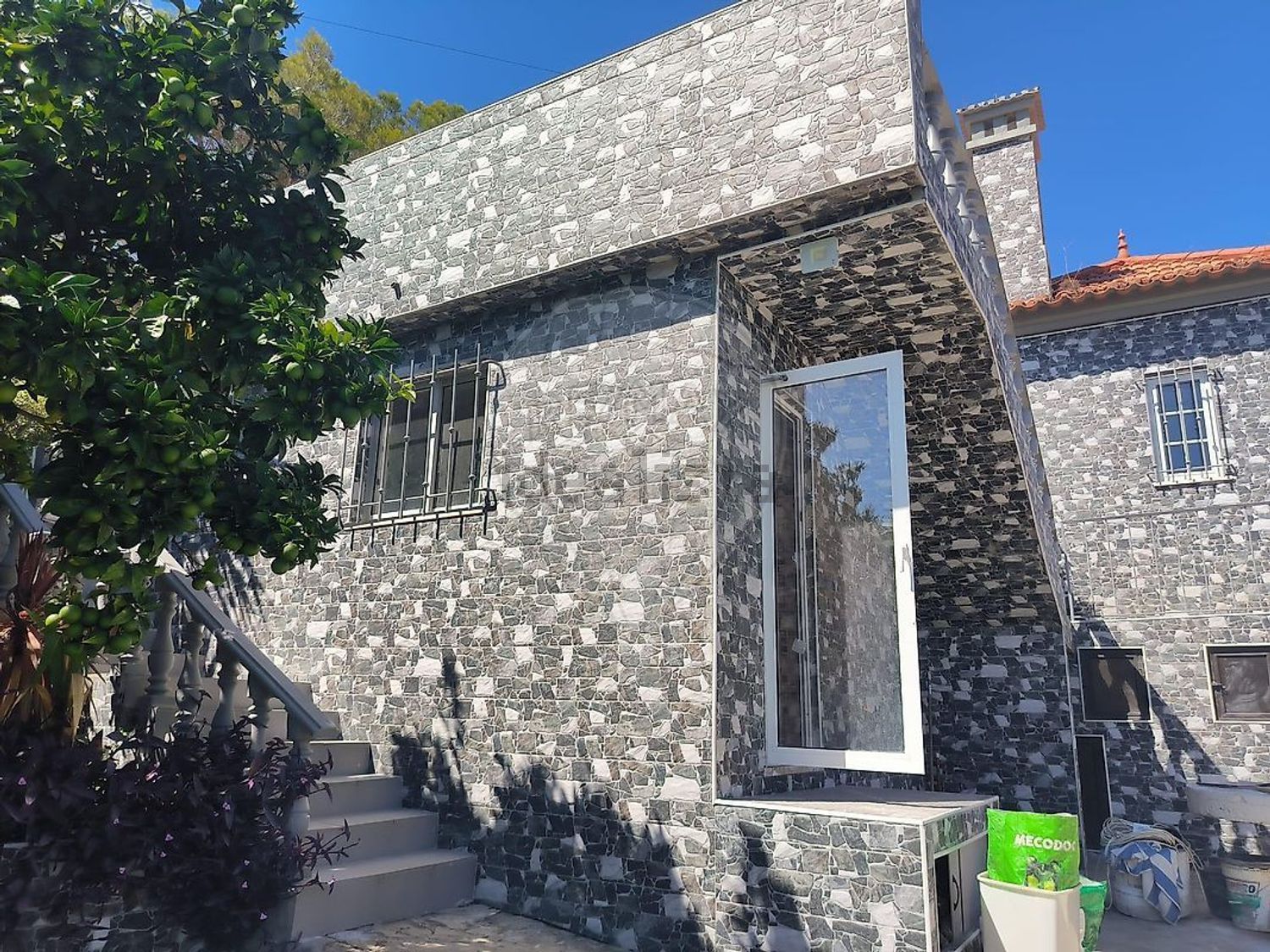 小楼房或独栋别墅出售在Rua da Mata de Palhacana - 外立面