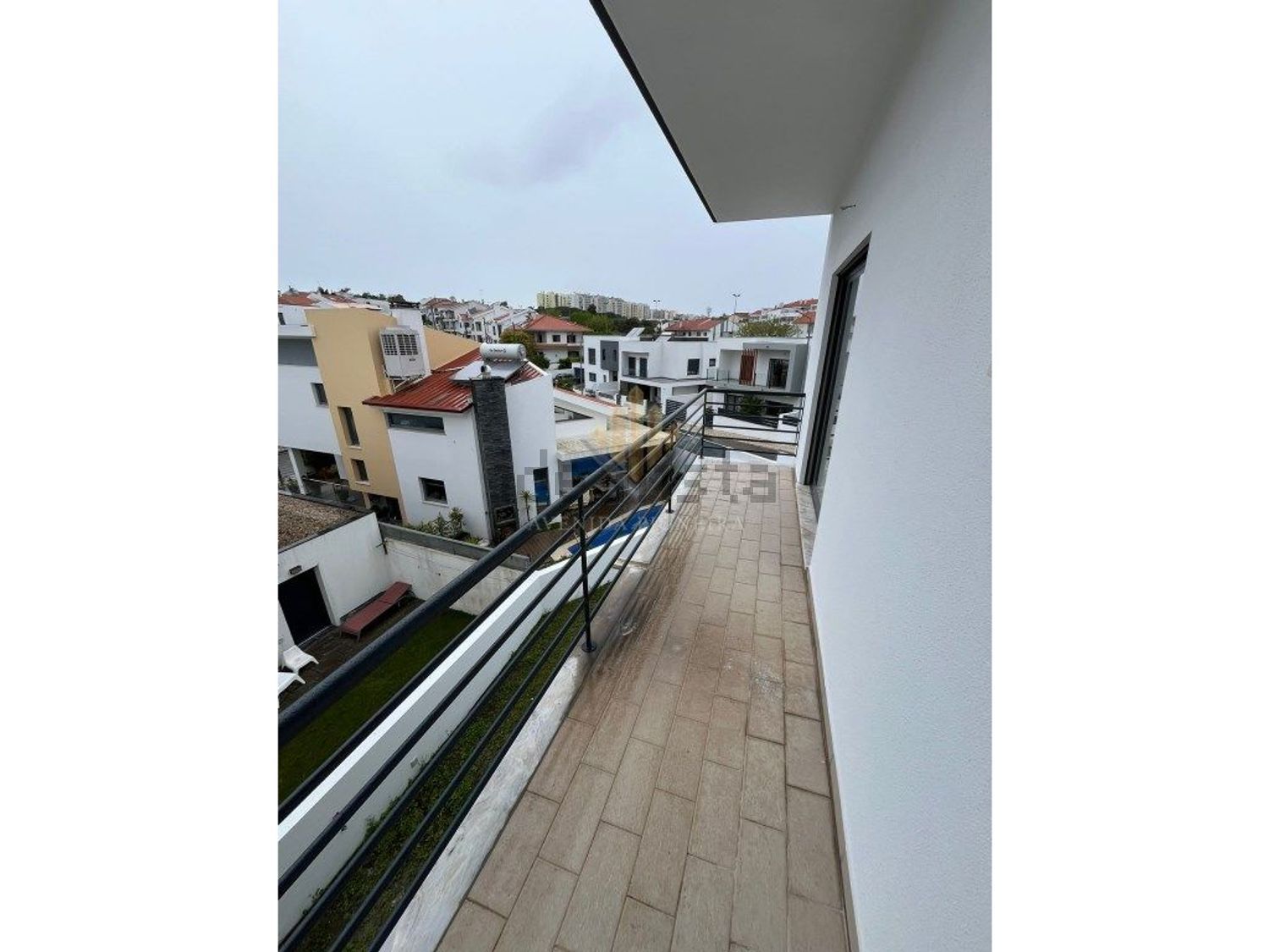 小楼房或独栋别墅出售在Rua Pulido Valente - 阳台