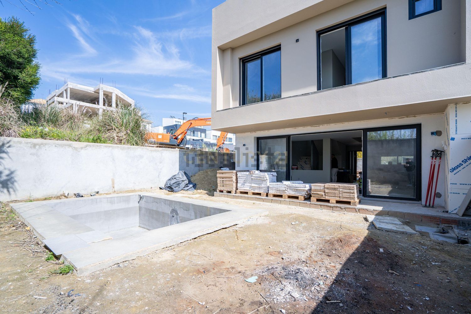 小楼房或独栋别墅出售在Rua Capitão Salgueiro Maia - 外立面