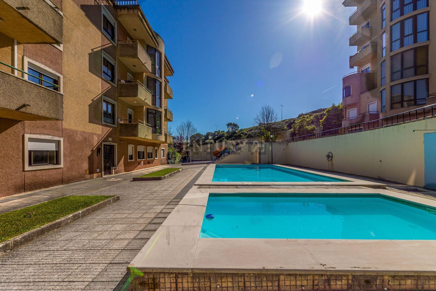 公寓 t4出售在Rua David Mourão-Ferreira s/n - 游泳池