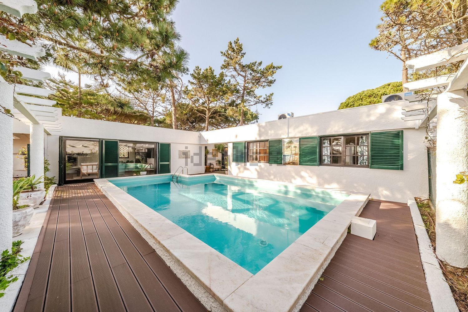 小楼房或独栋别墅出售在Rua das Quintas - 游泳池