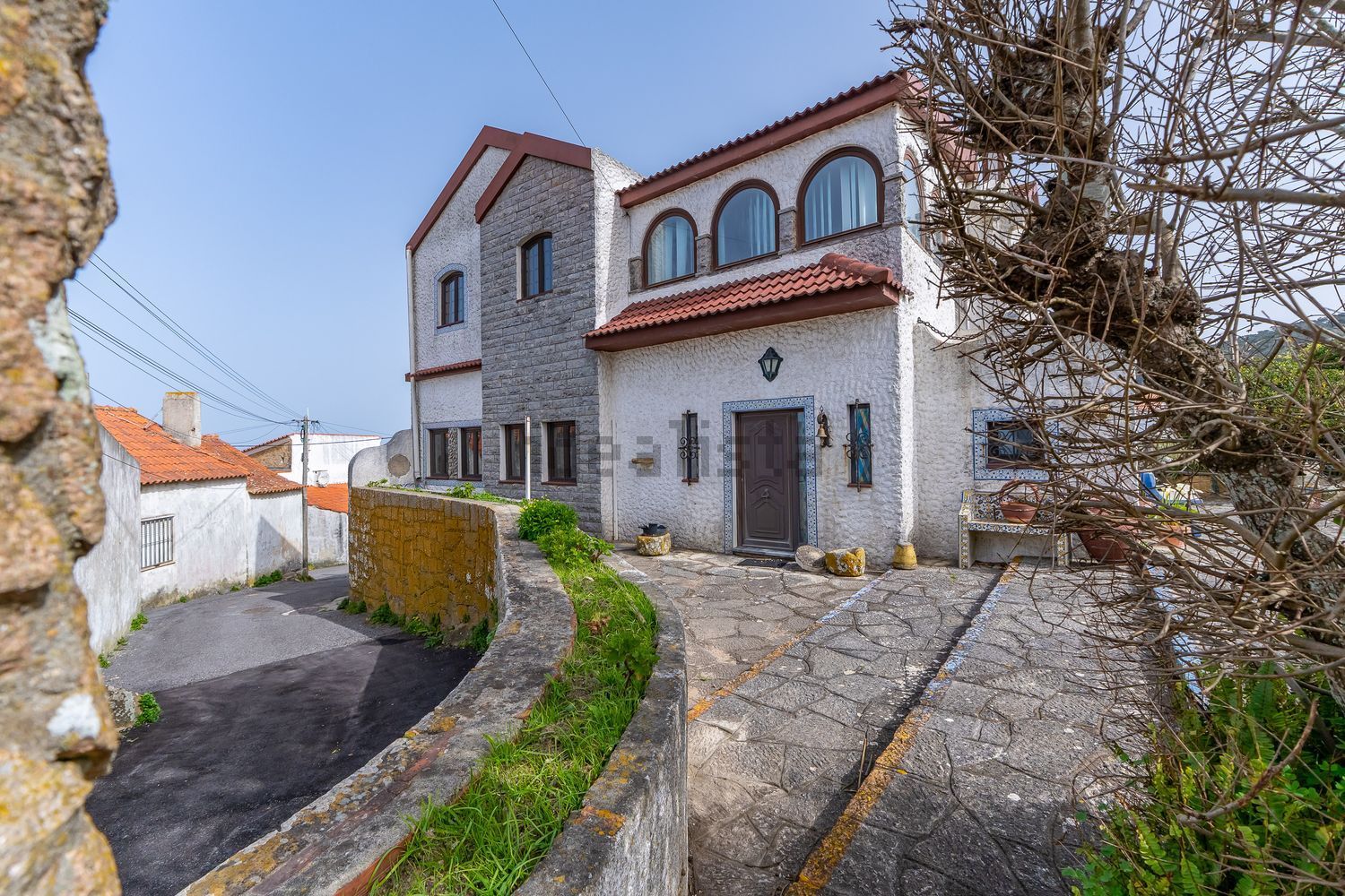 小楼房或独栋别墅出售在Rua Pintor Manuel da Silva - 外立面