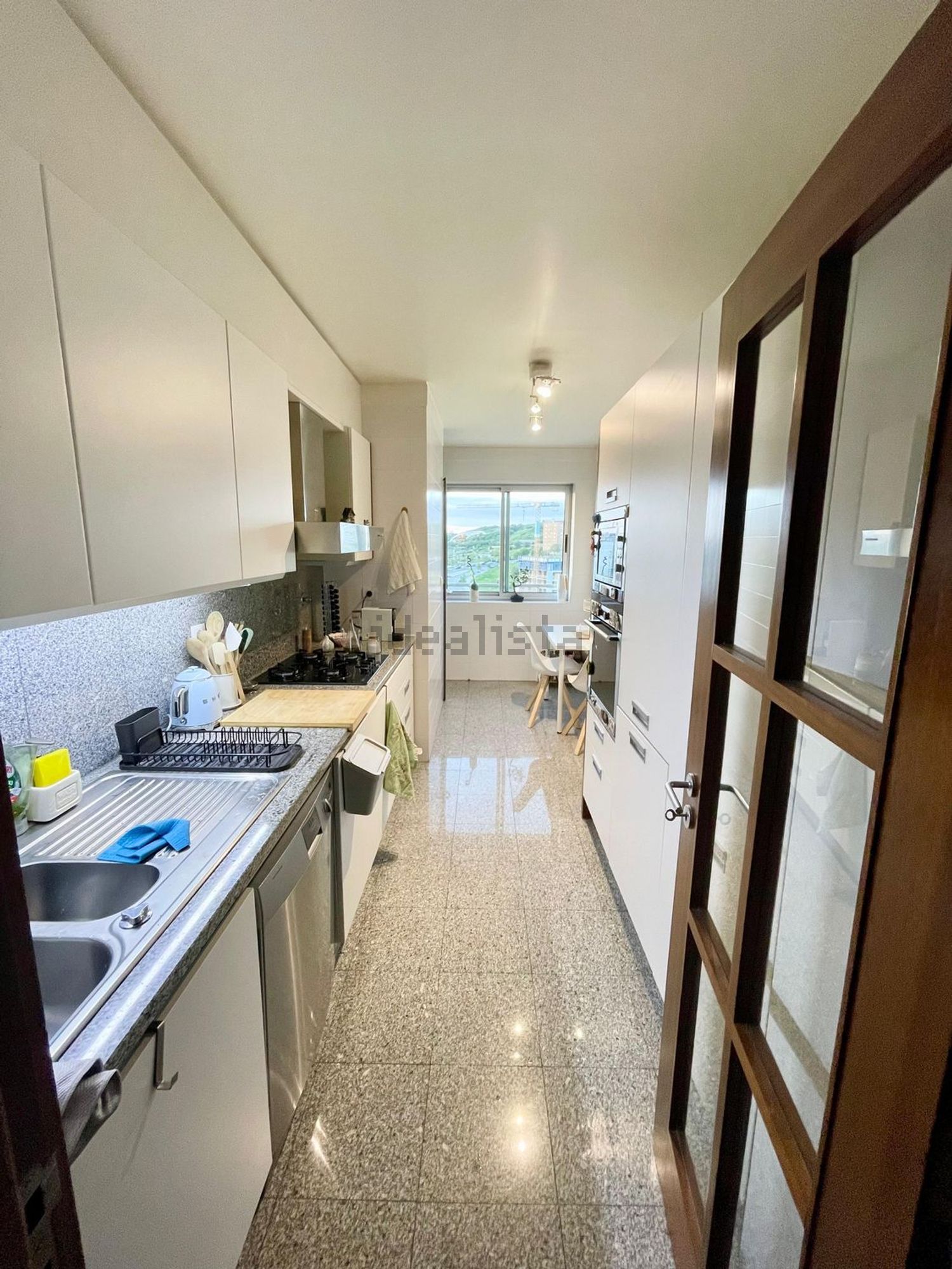 出租公寓 t1在Avenida Sérgio Vieira de Mello, 2 - 厨房