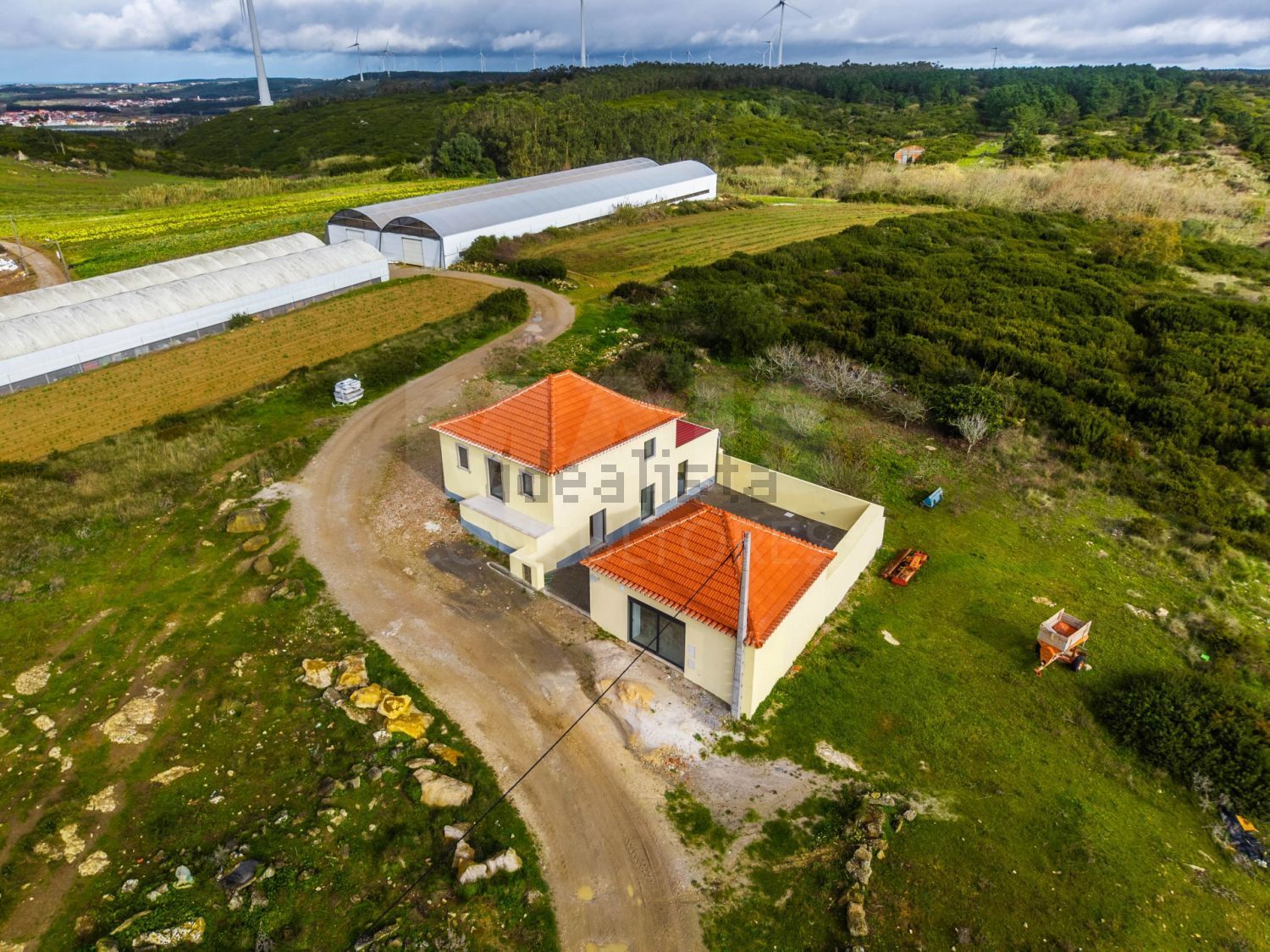 小楼房或别墅出售在São Bartolomeu dos Galegos e Moledo - 游泳池