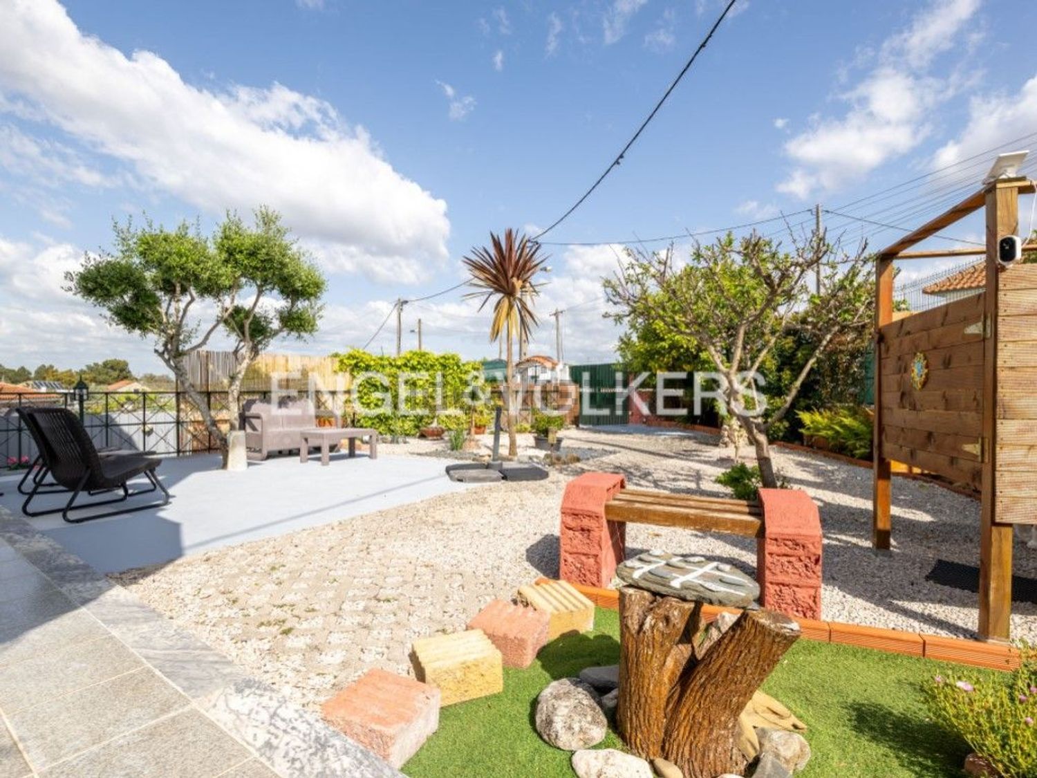 小楼房或独栋别墅出售在Caparica e Trafaria - 花园