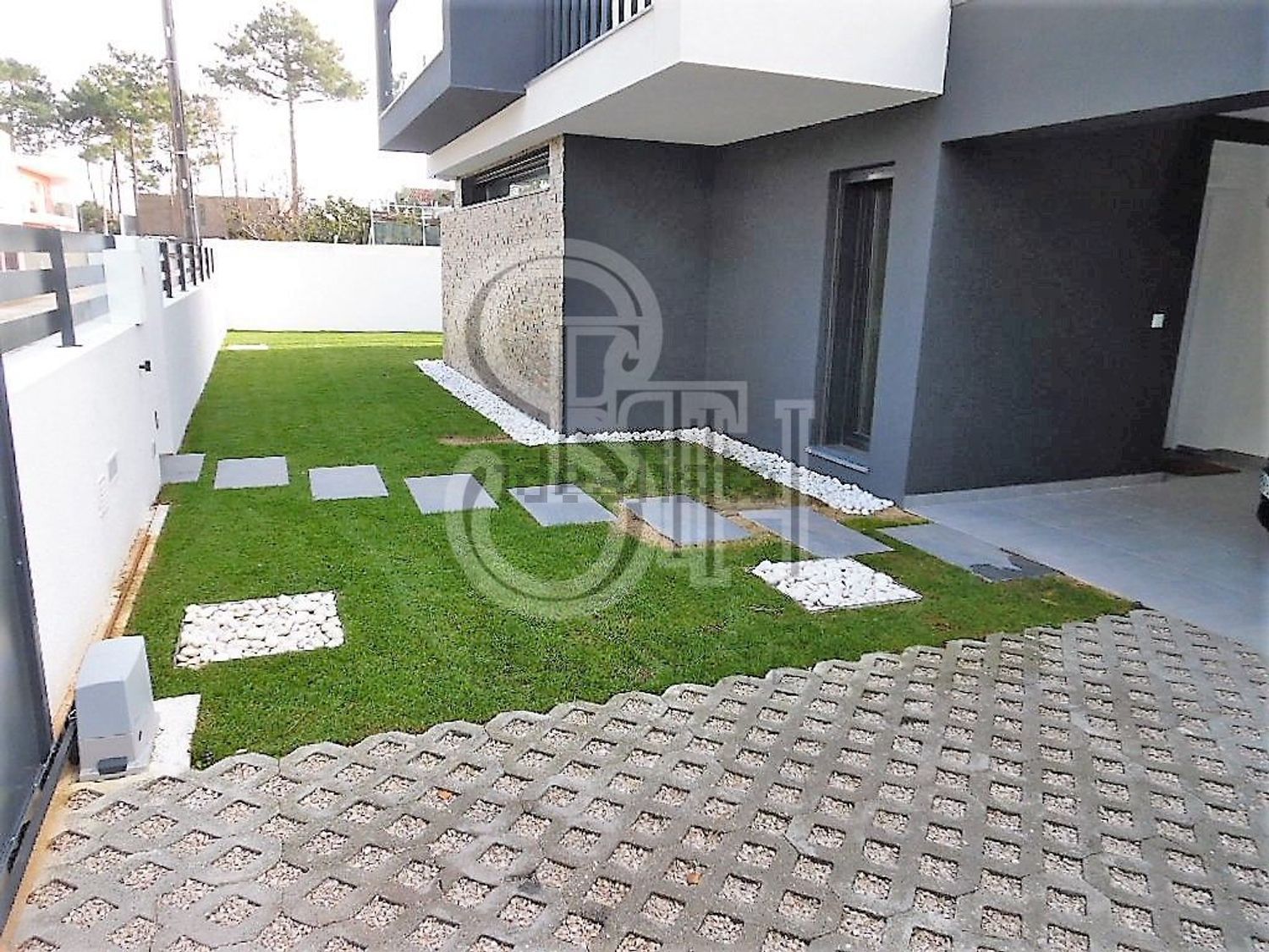 出租小楼房或独栋别墅在Avenida Dom Fernando - 外立面