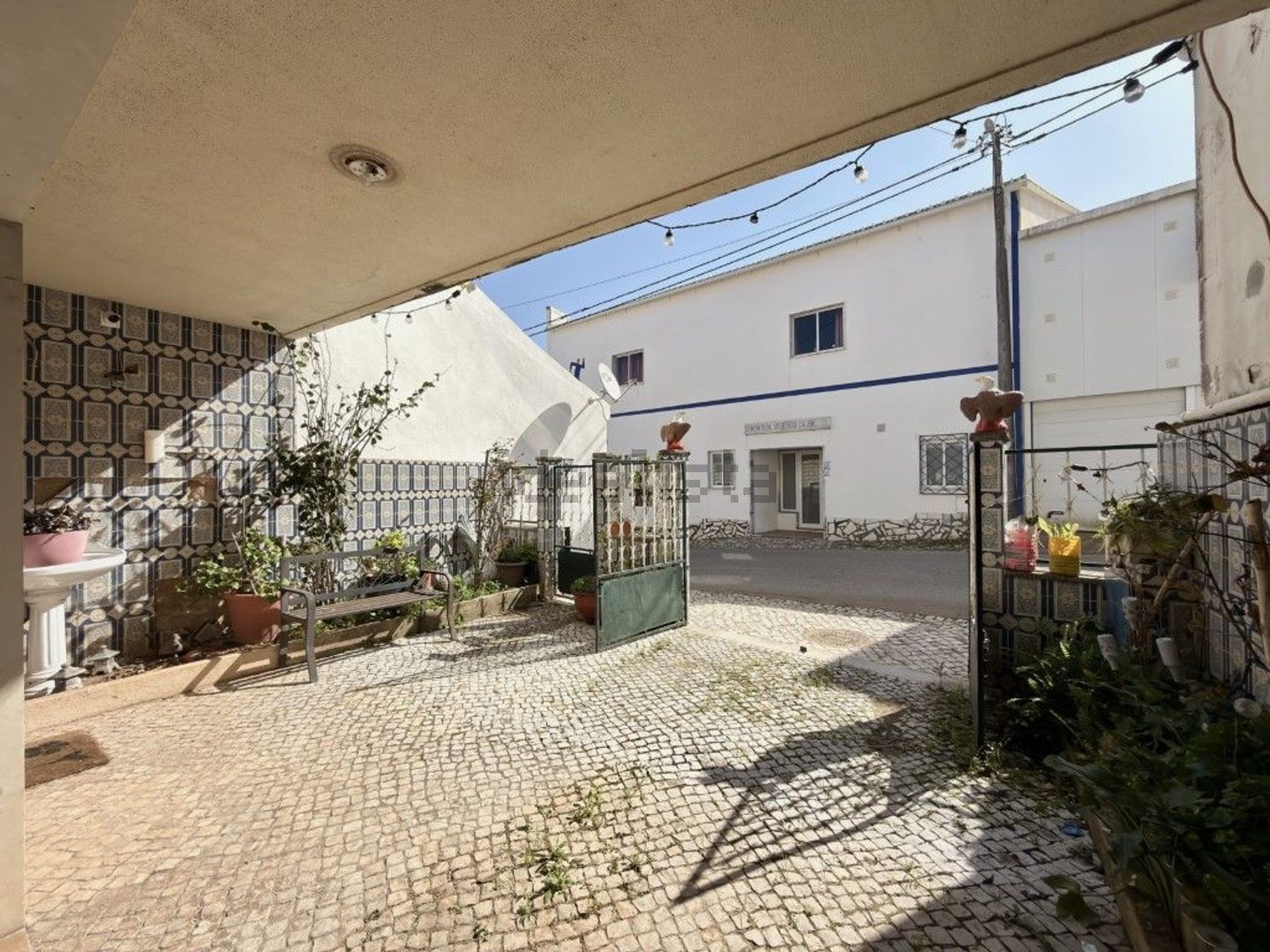 小楼房或独栋别墅出售在Rua Bernardo Martins - 外立面