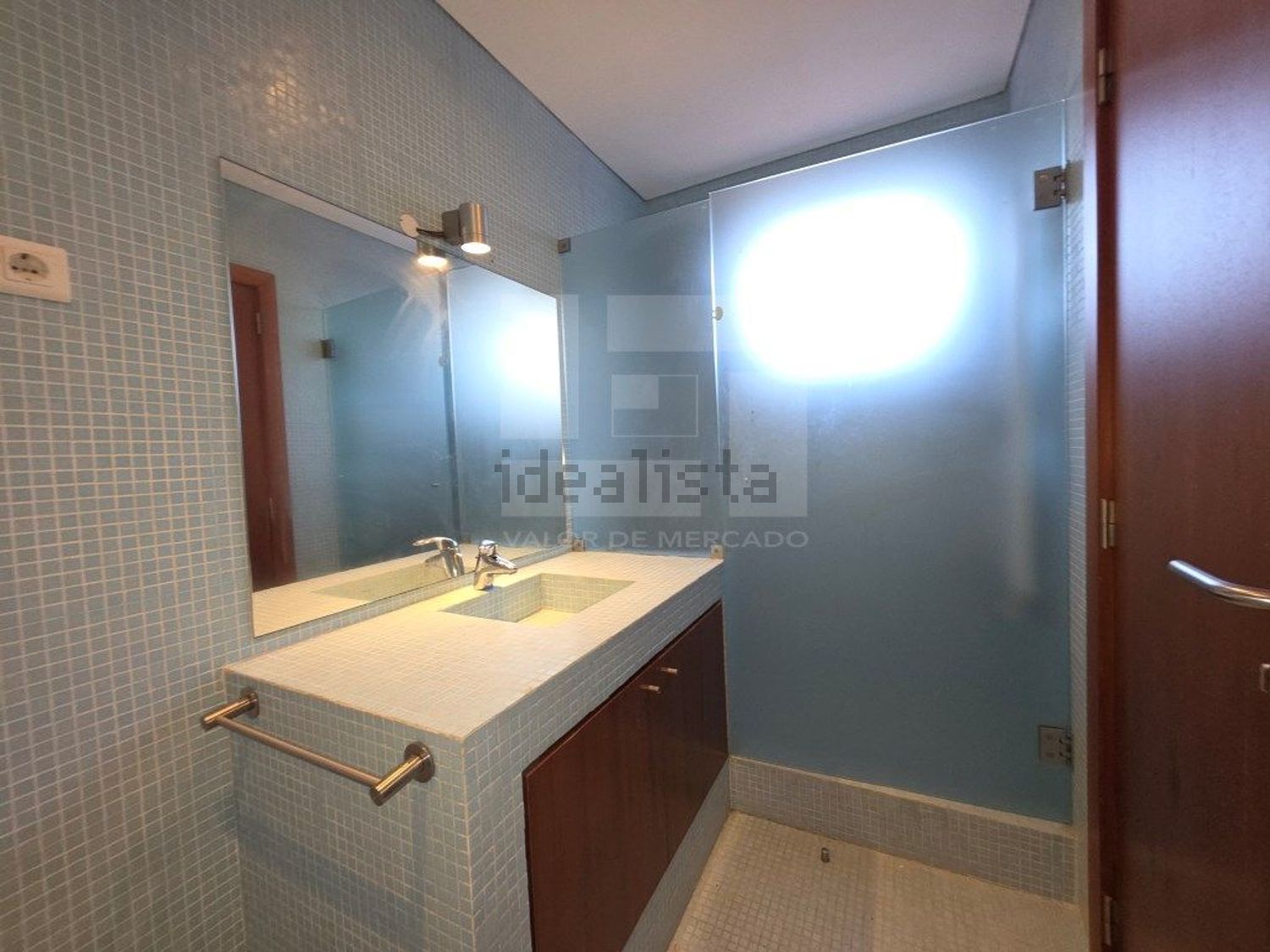 出租小楼房或独栋别墅在Rua Mato da Mina, 22 - 卫生间