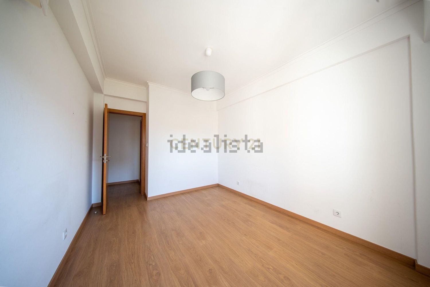 公寓 t3出售在Avenida Ruy Luís Gomes, 12 - 居住