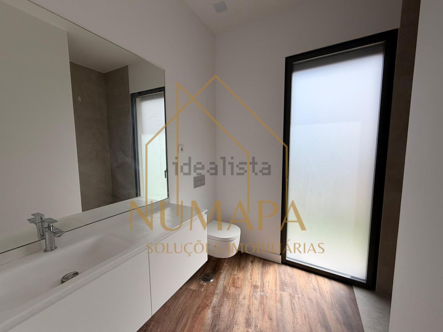 小楼房或独栋别墅出售在Rua Mário Sá - 卫生间