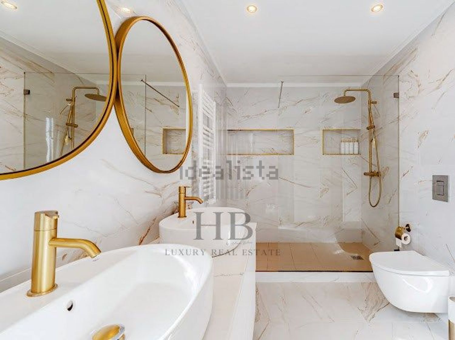 小楼房或独栋别墅出售magoito - 卫生间