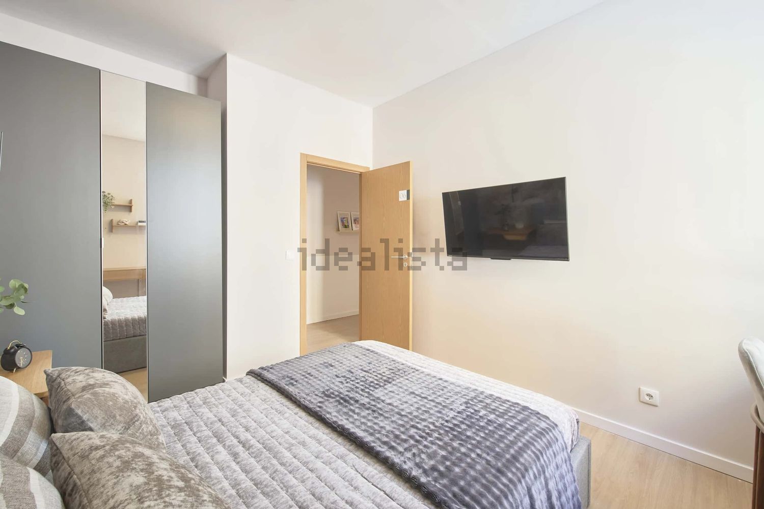 出租房间在Largo Vitorino Damásio, 2 - 卧室